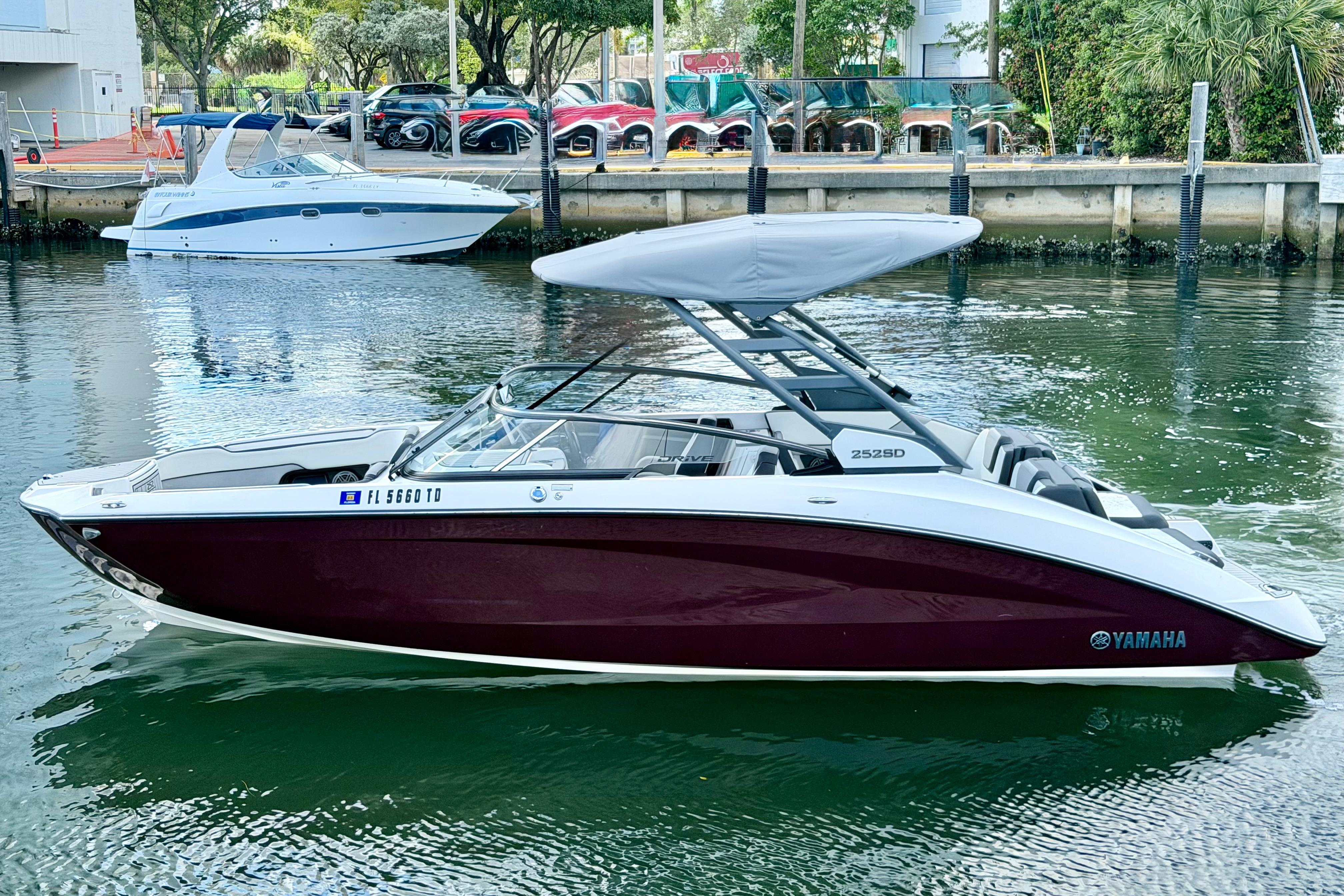 2022 Yamaha Boats 252SD