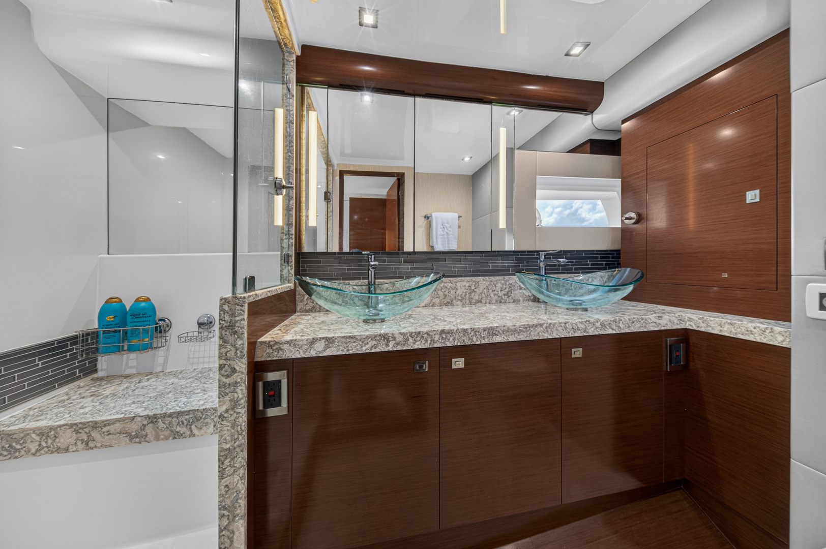 2021 Ocean Alexander 70E - Image 69