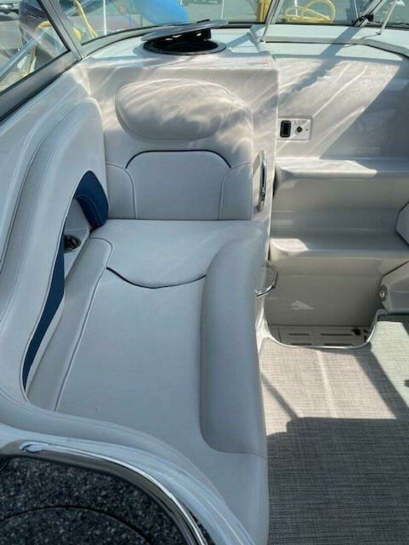 2023 Crownline — - Image 19