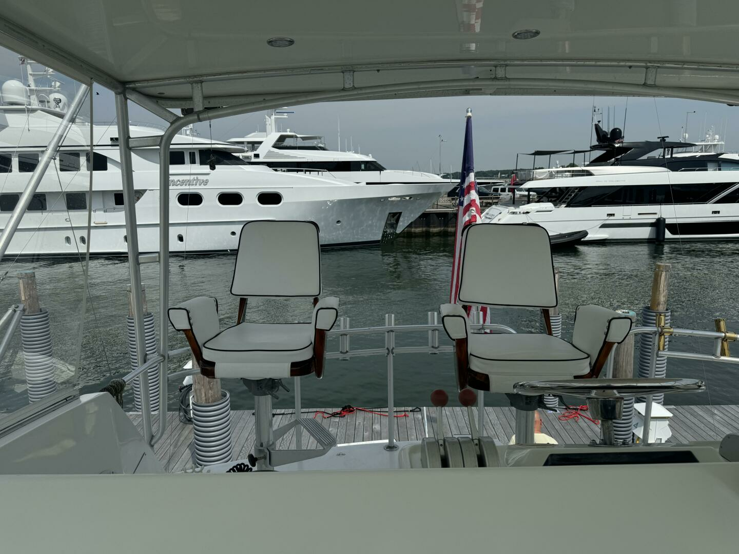 1994 Hatteras 54 Yacht - Image 12