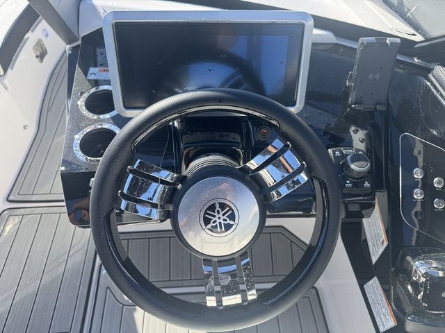 2025 Yamaha Boats 275SE - 20