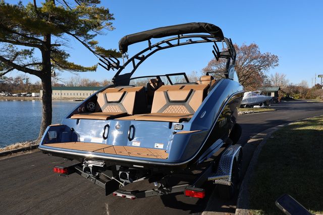 2026 Yamaha Boats 222 XD BOTH COLORS AVAILABLE - 9