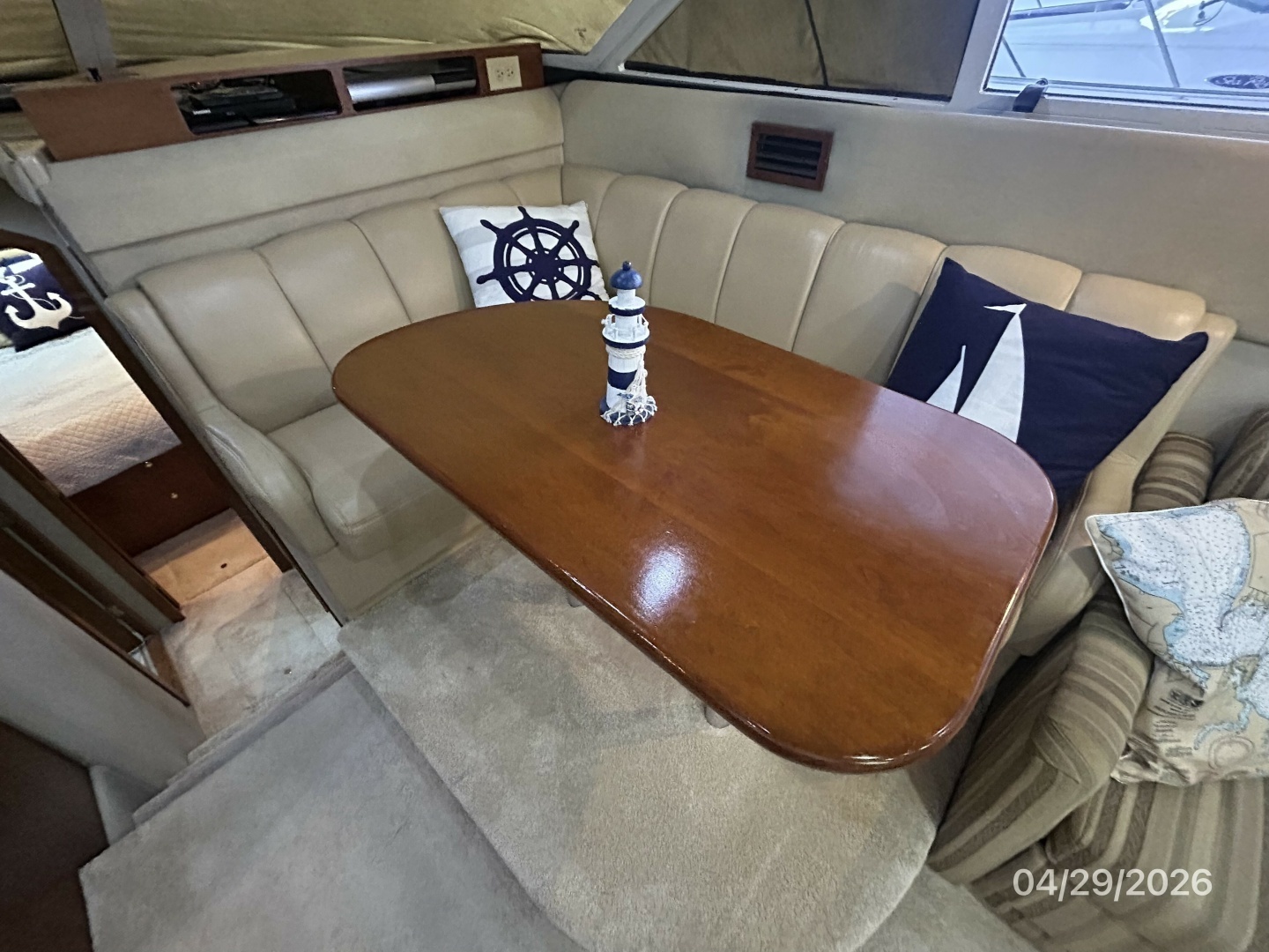 2000 Cruisers Yachts 4450 - Image 37