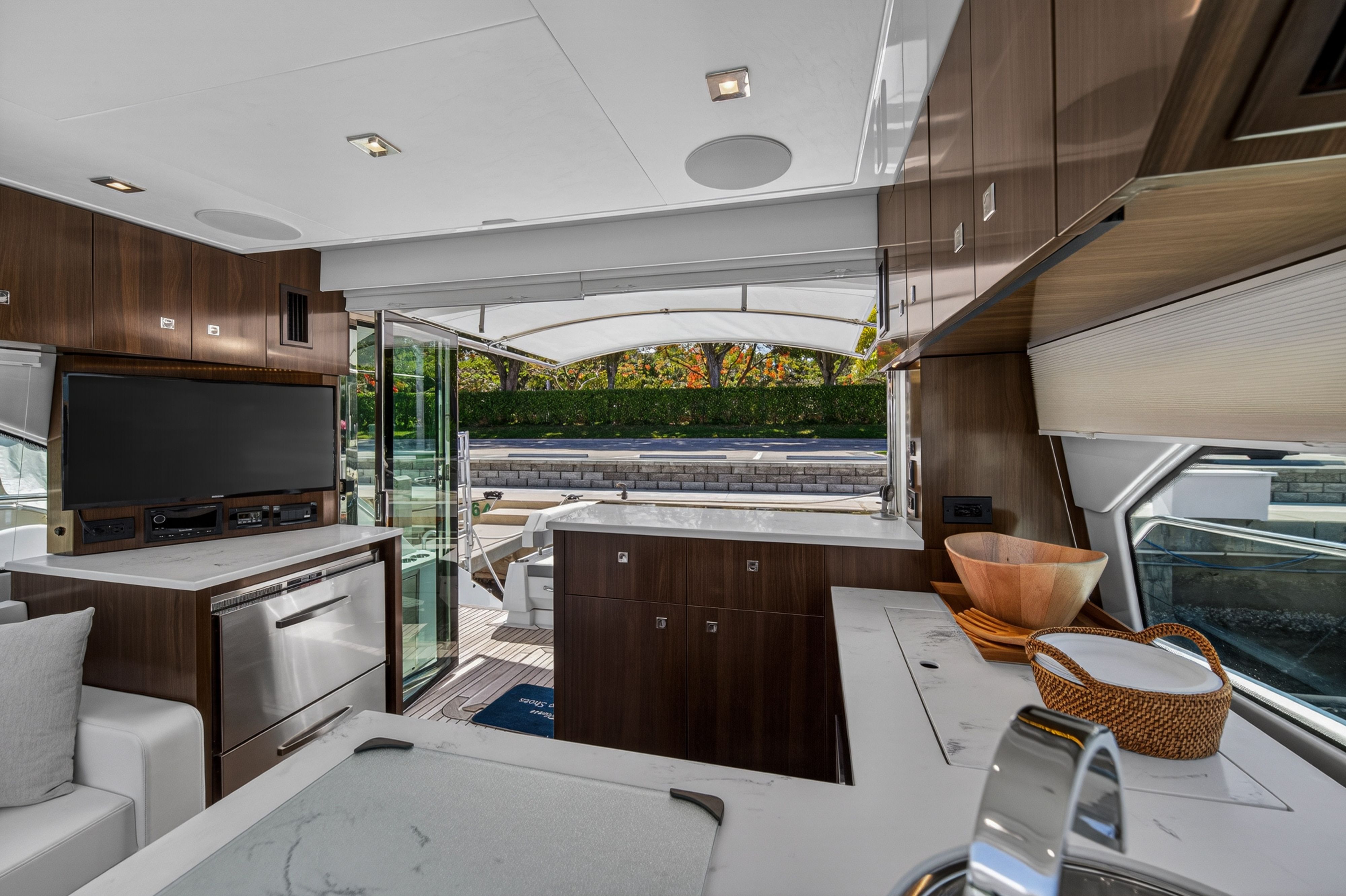 2023 Cruisers Yachts 50 Cantius - 35