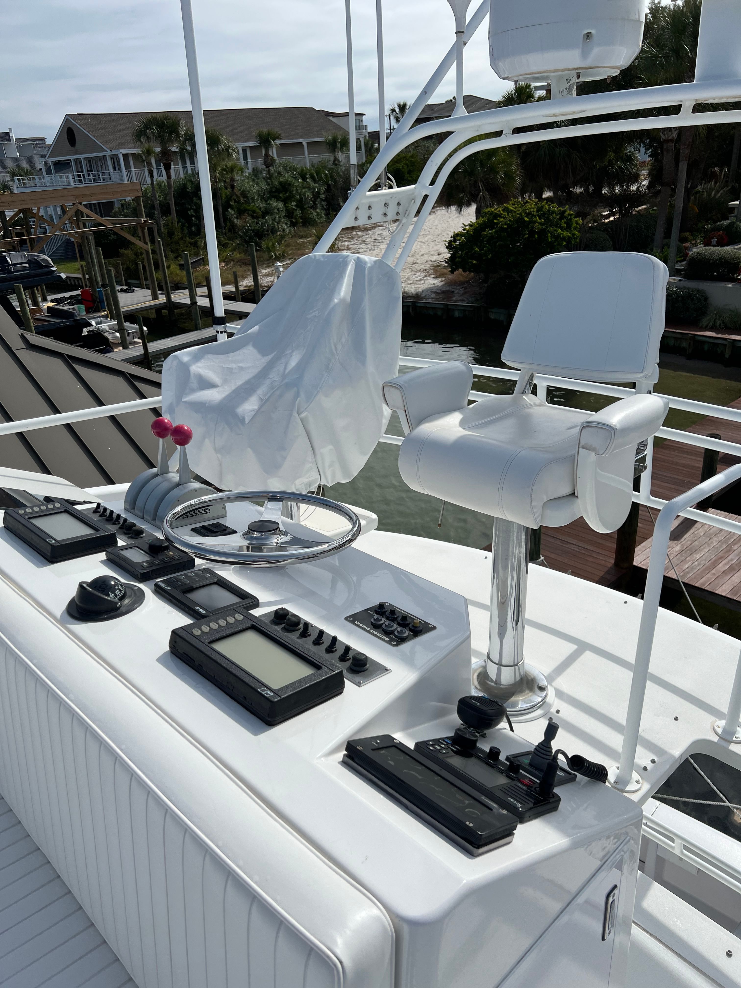 2002 Viking 61 Enclosed Bridge - 37