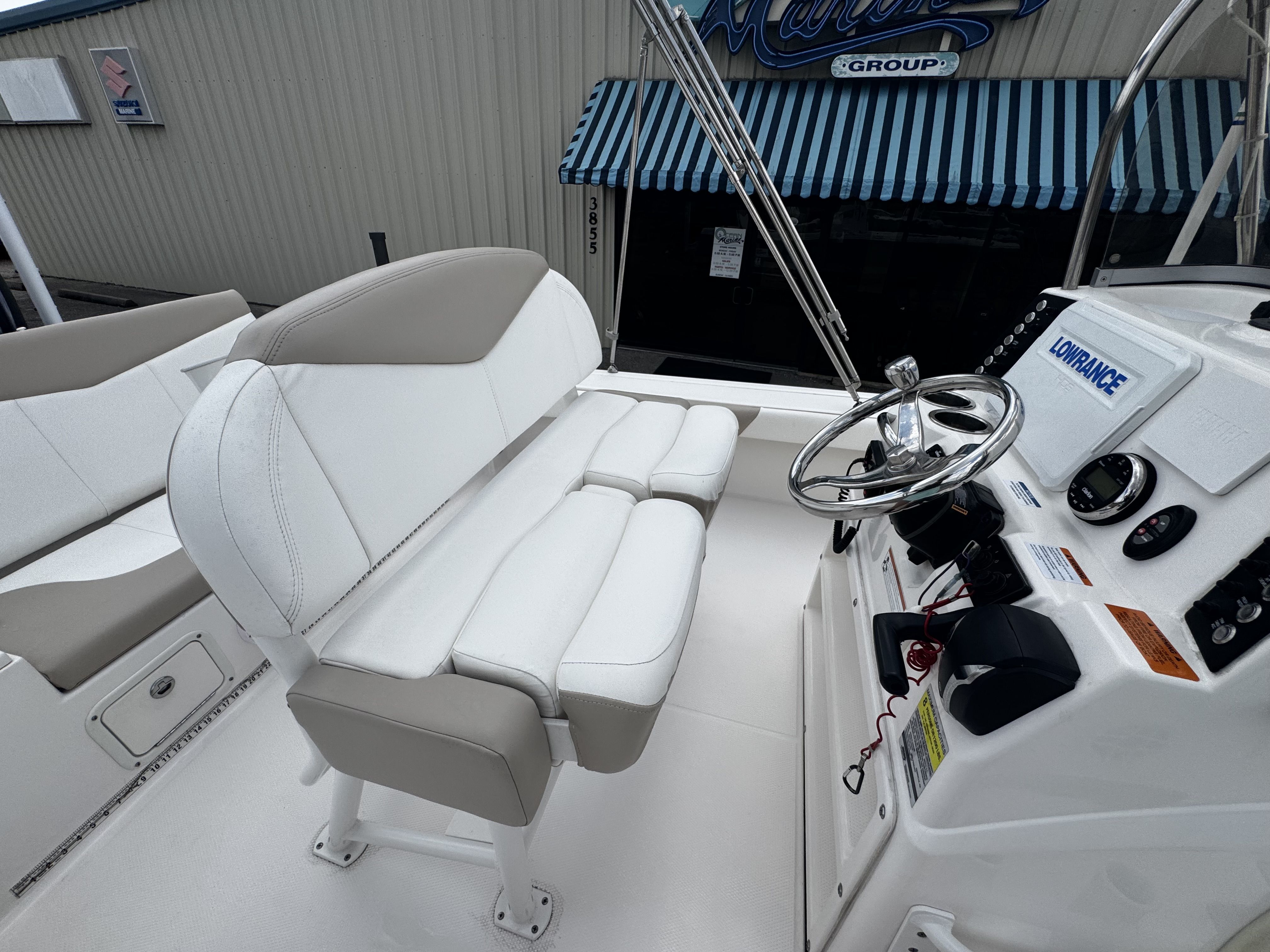 2022 Robalo Cayman 226 - 16