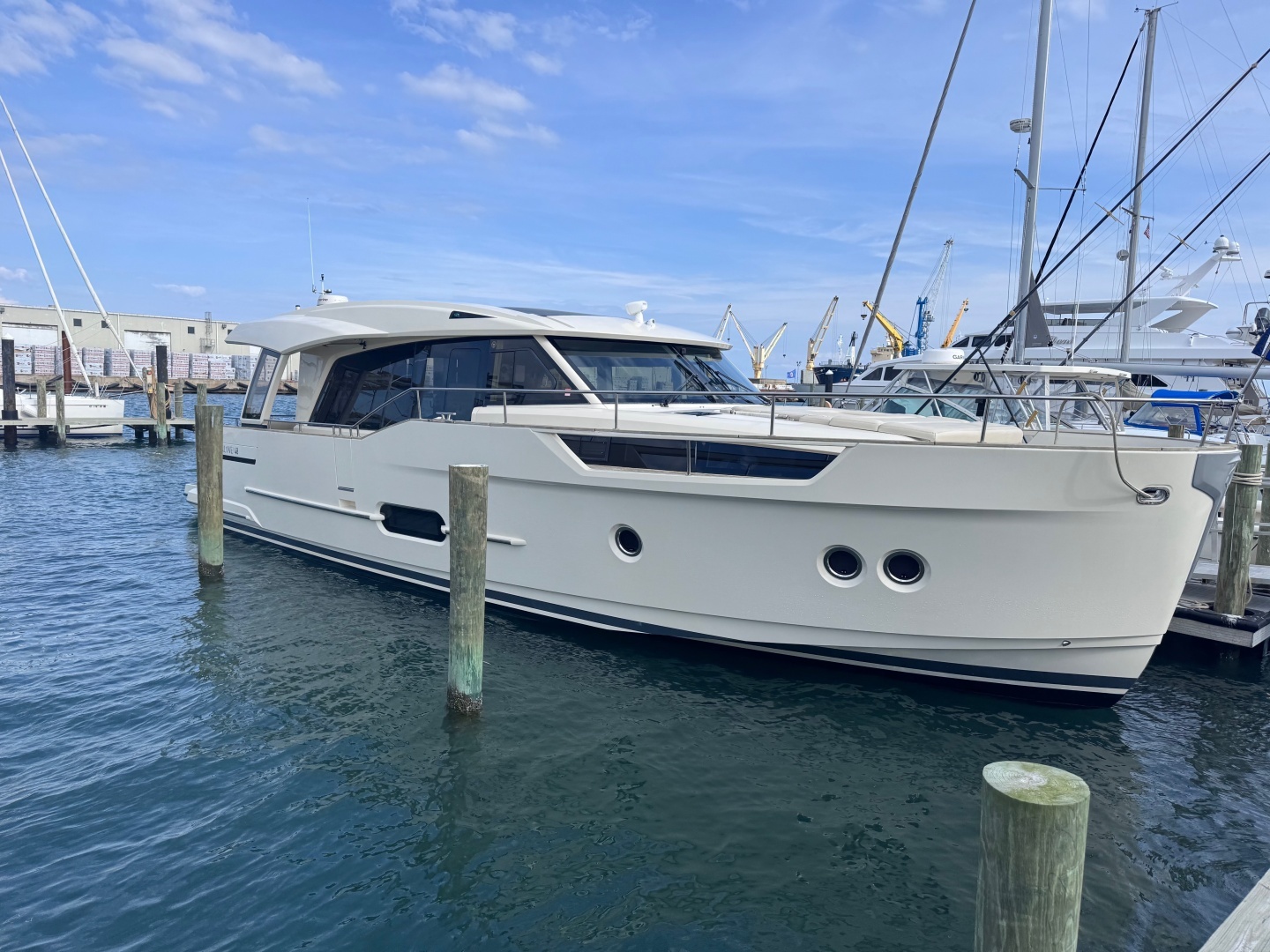 2019 Greenline 48 Coupe Hybrid - Image 6