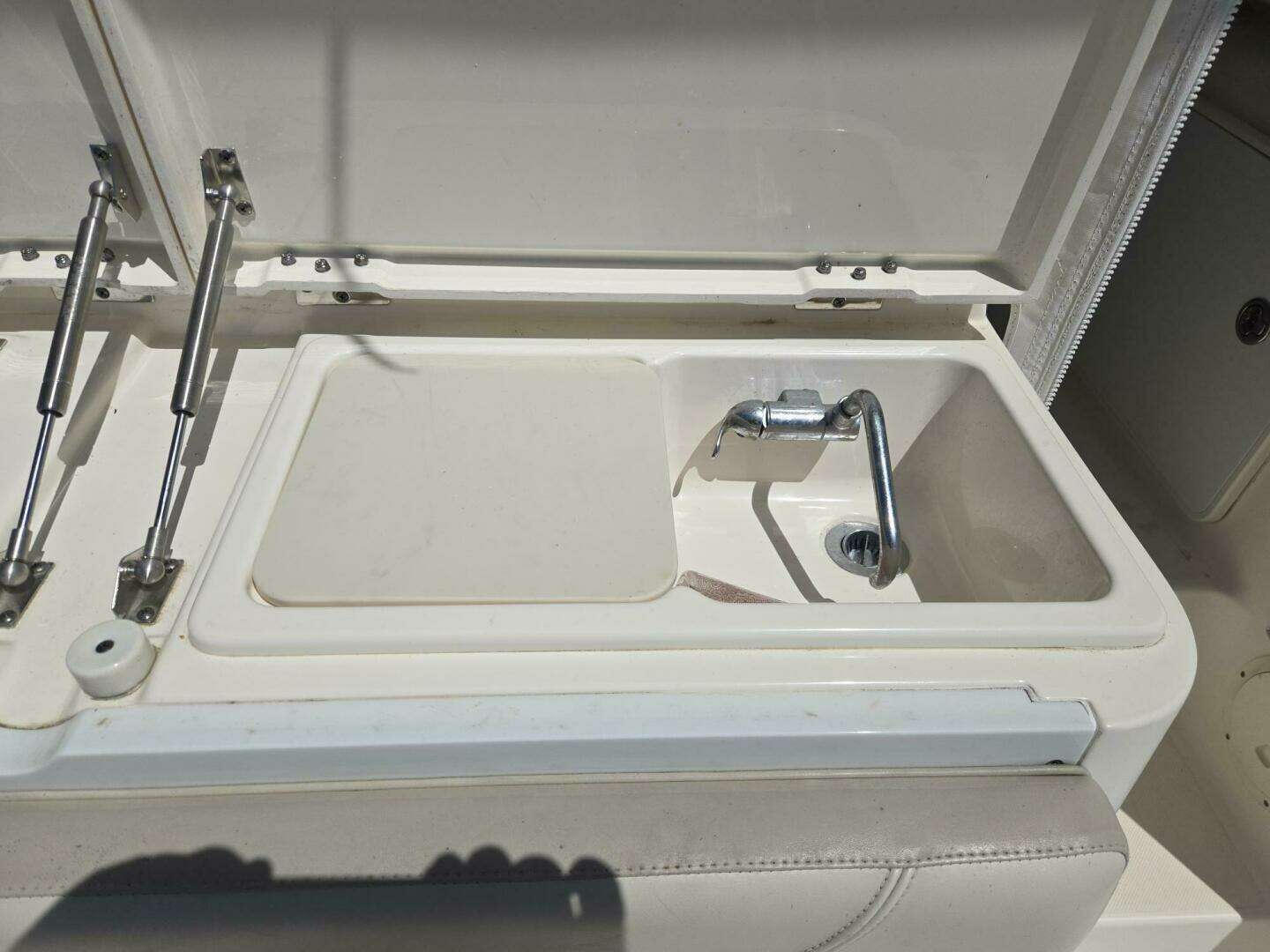 2013 Pursuit 345 Offshore - Image 21