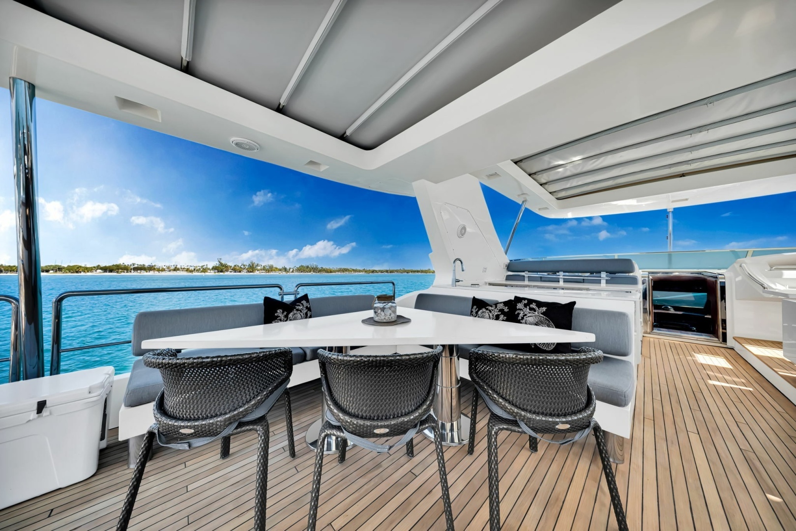 2005 Azimut 105 - Image 16