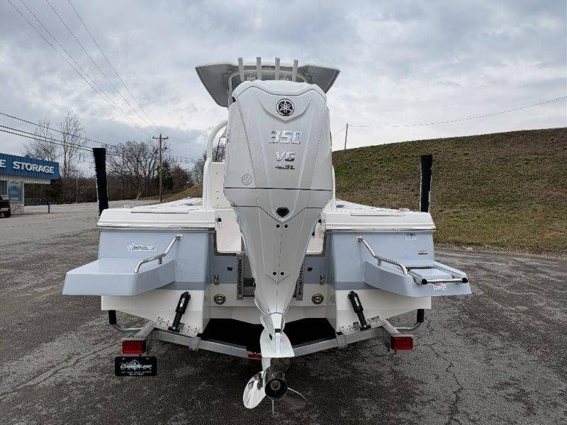 2026 Robalo 246 Cayman - 33