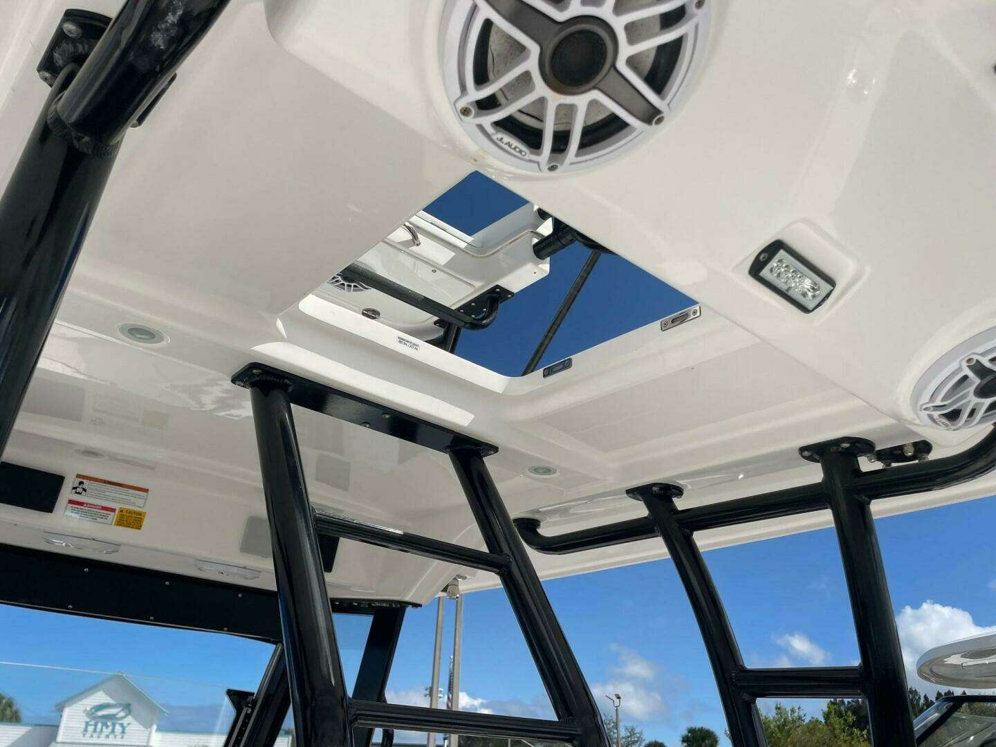 2022 Everglades 335 Center Console - Image 24