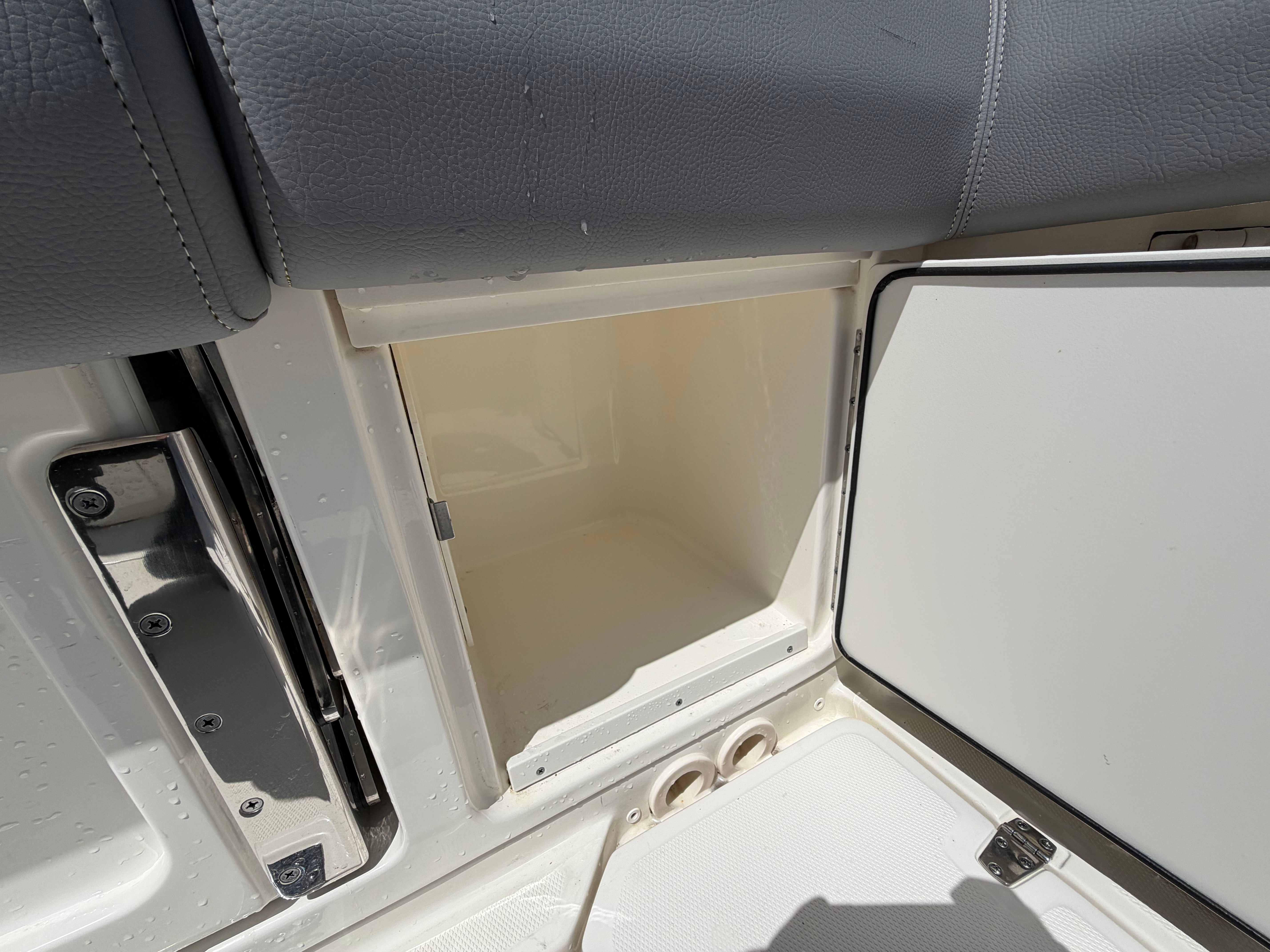 2024 Boston Whaler 330 Outrage - 18