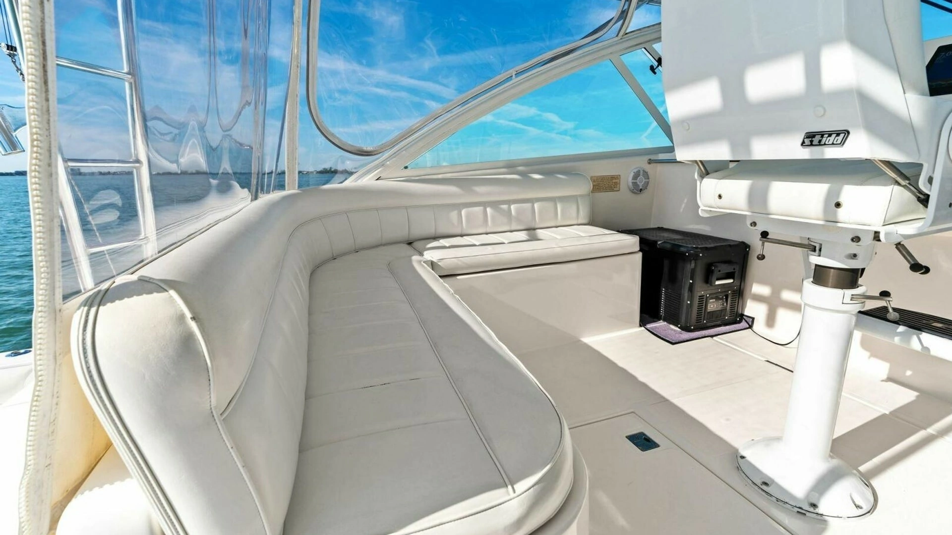 2005 Cabo 40 Express - Image 14