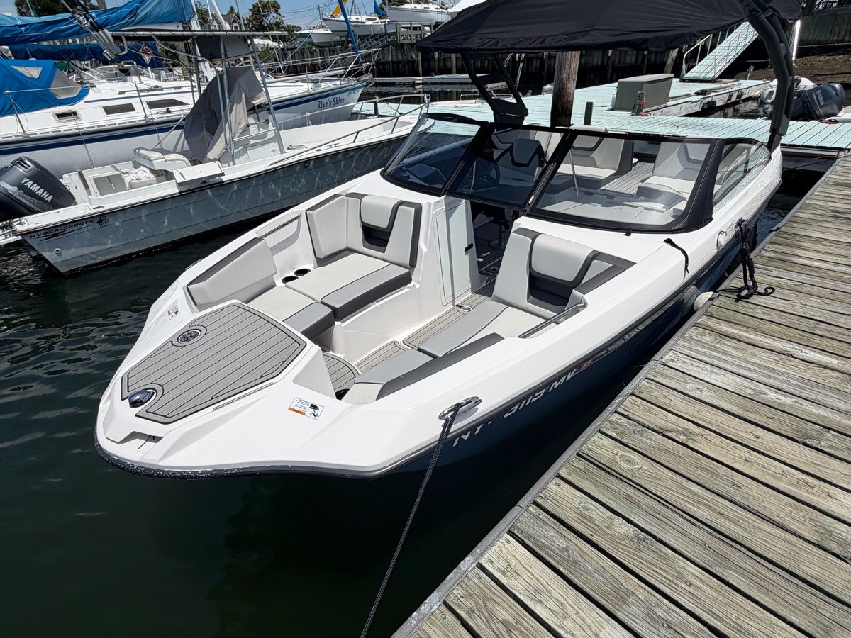 2025 Yamaha Boats AR220 - 6