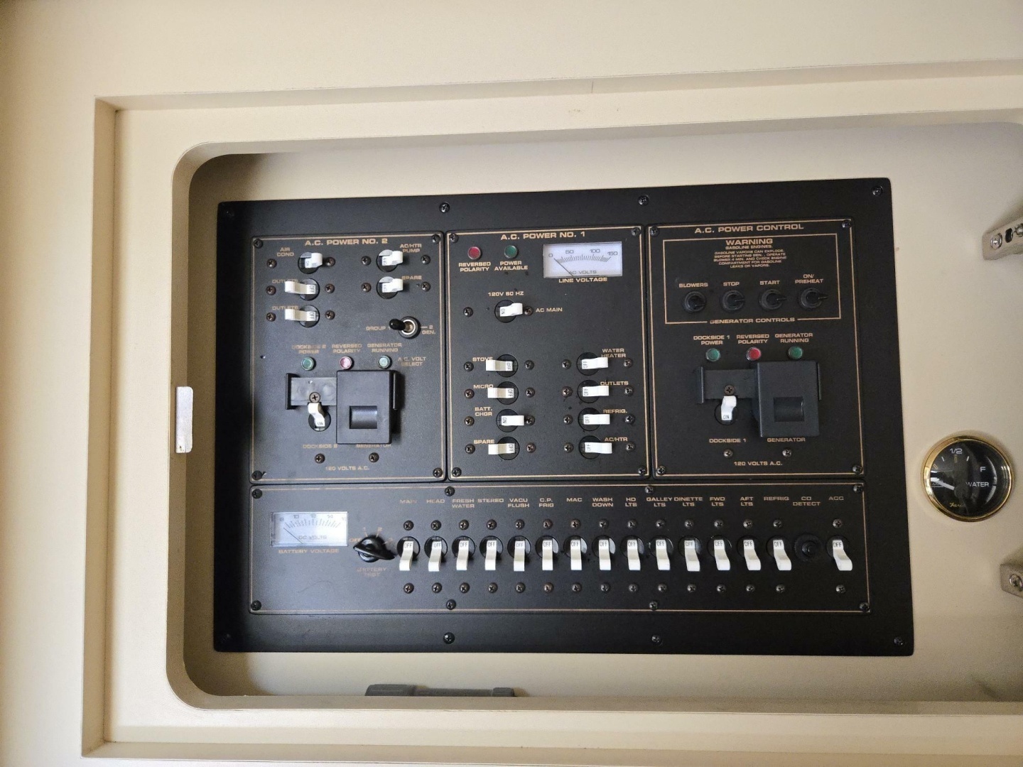 2002 Cruisers Yachts 3572 - Image 11