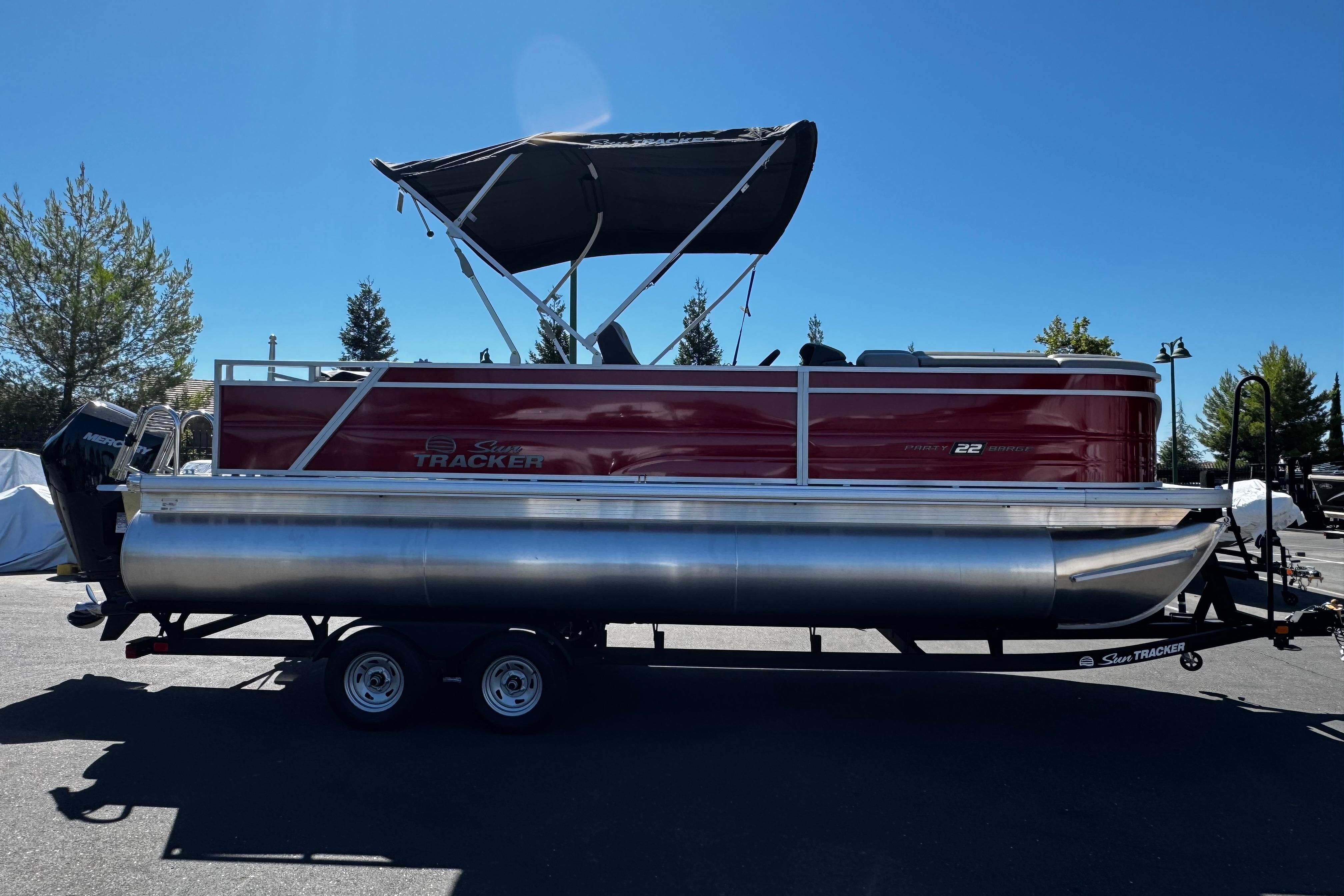 2026 Sun Tracker Party Barge 22 XP3