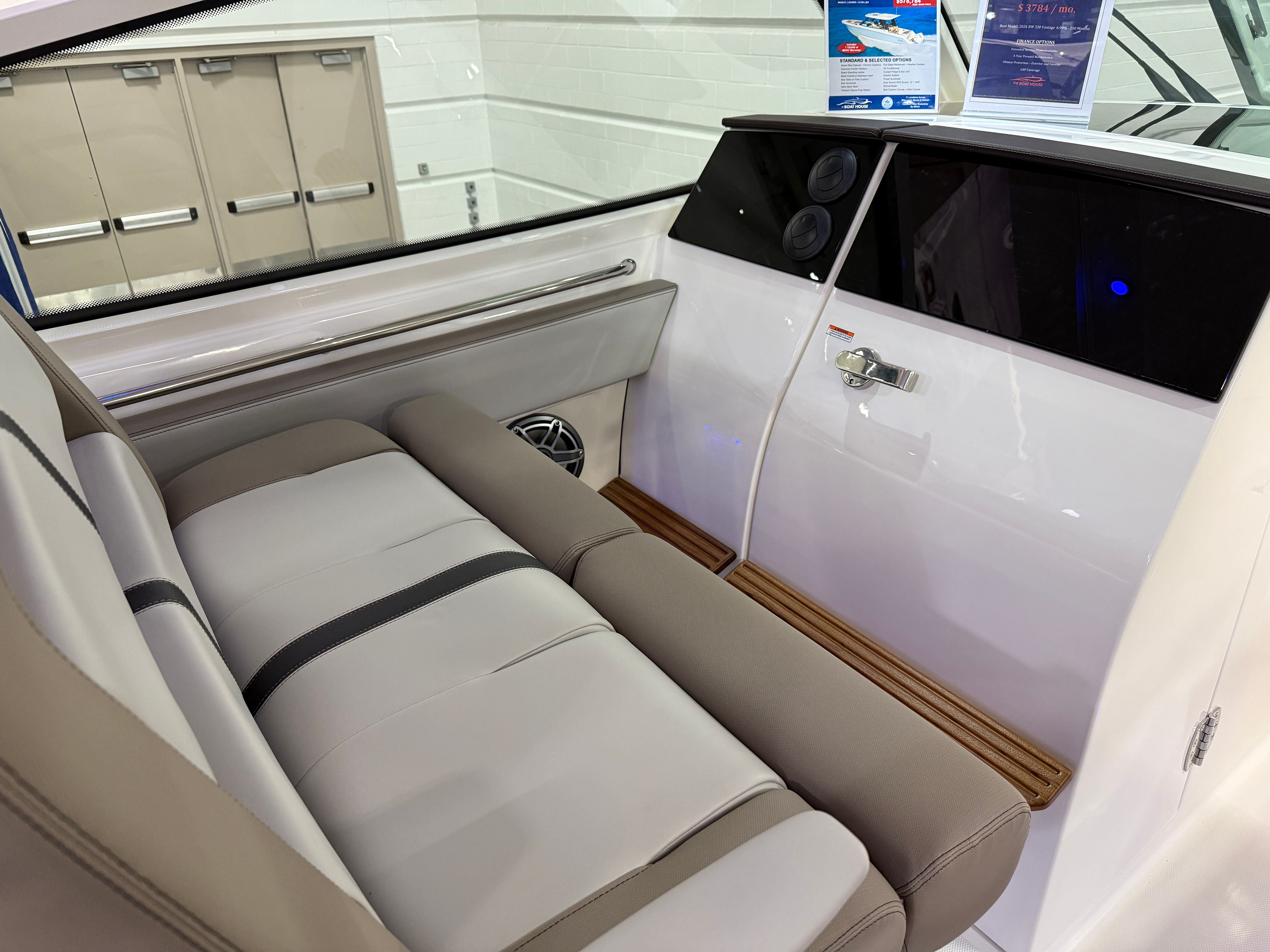 2026 Boston Whaler 330 Vantage - 19