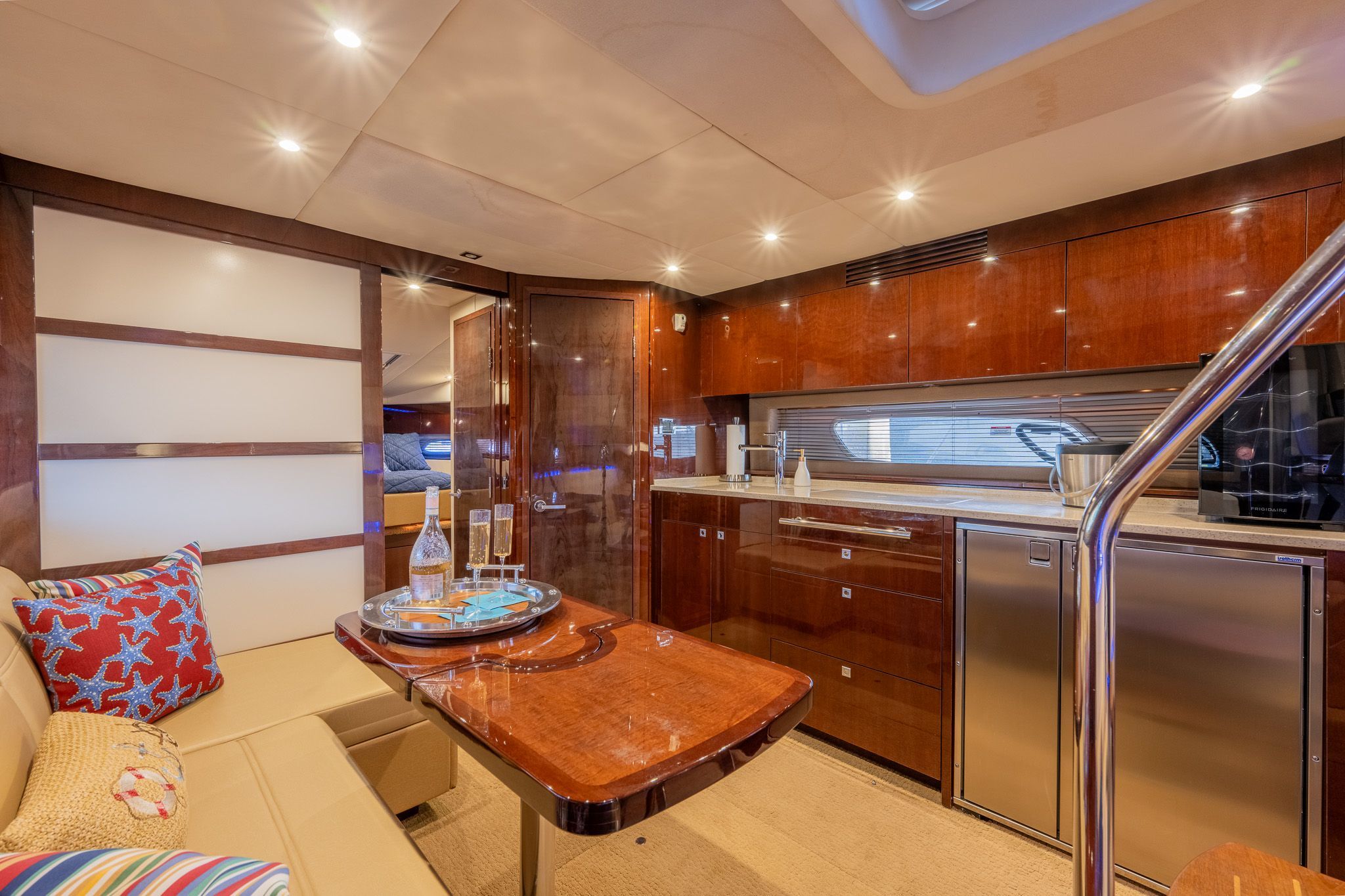 2010 Sea Ray 450 Sundancer - 29