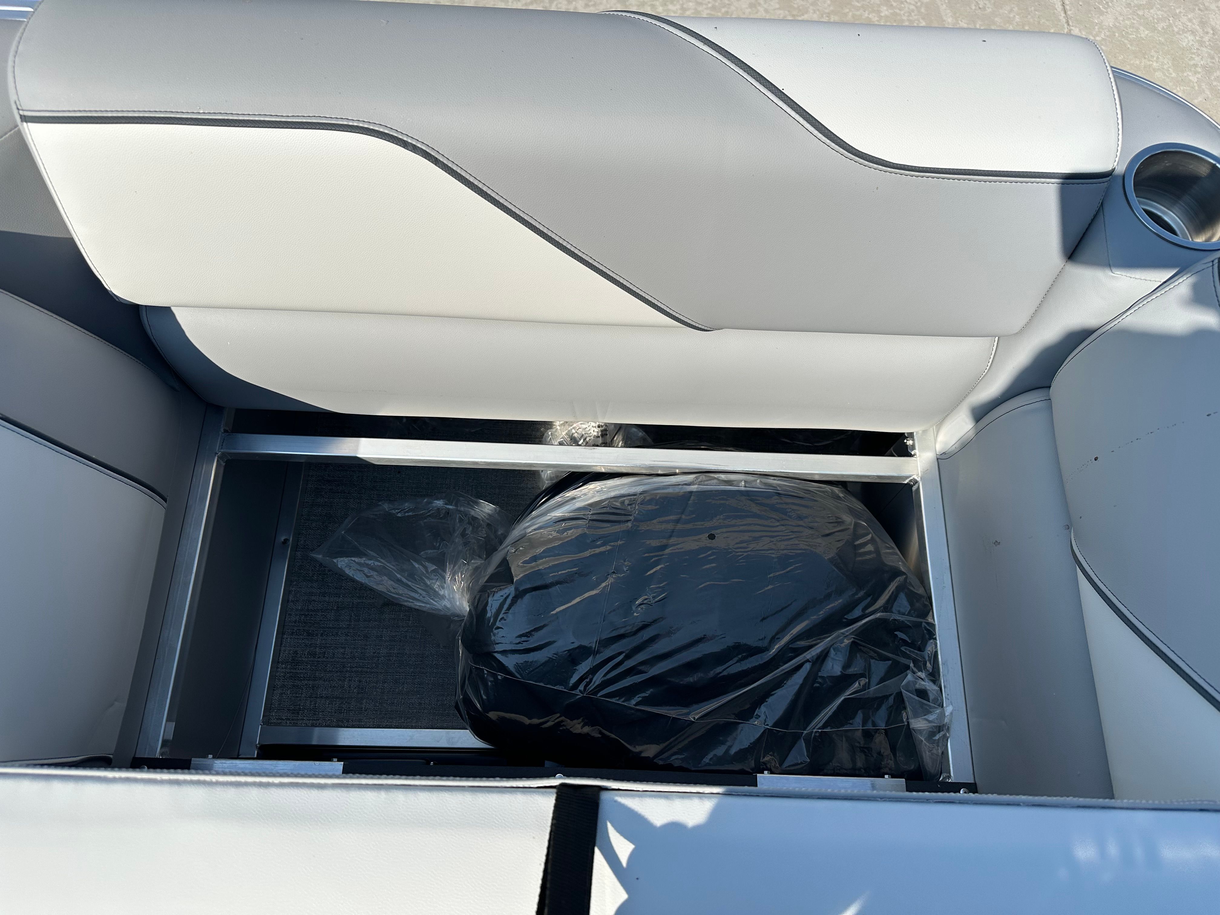 2025 Avalon Venture Rear Fish - 21' - 15