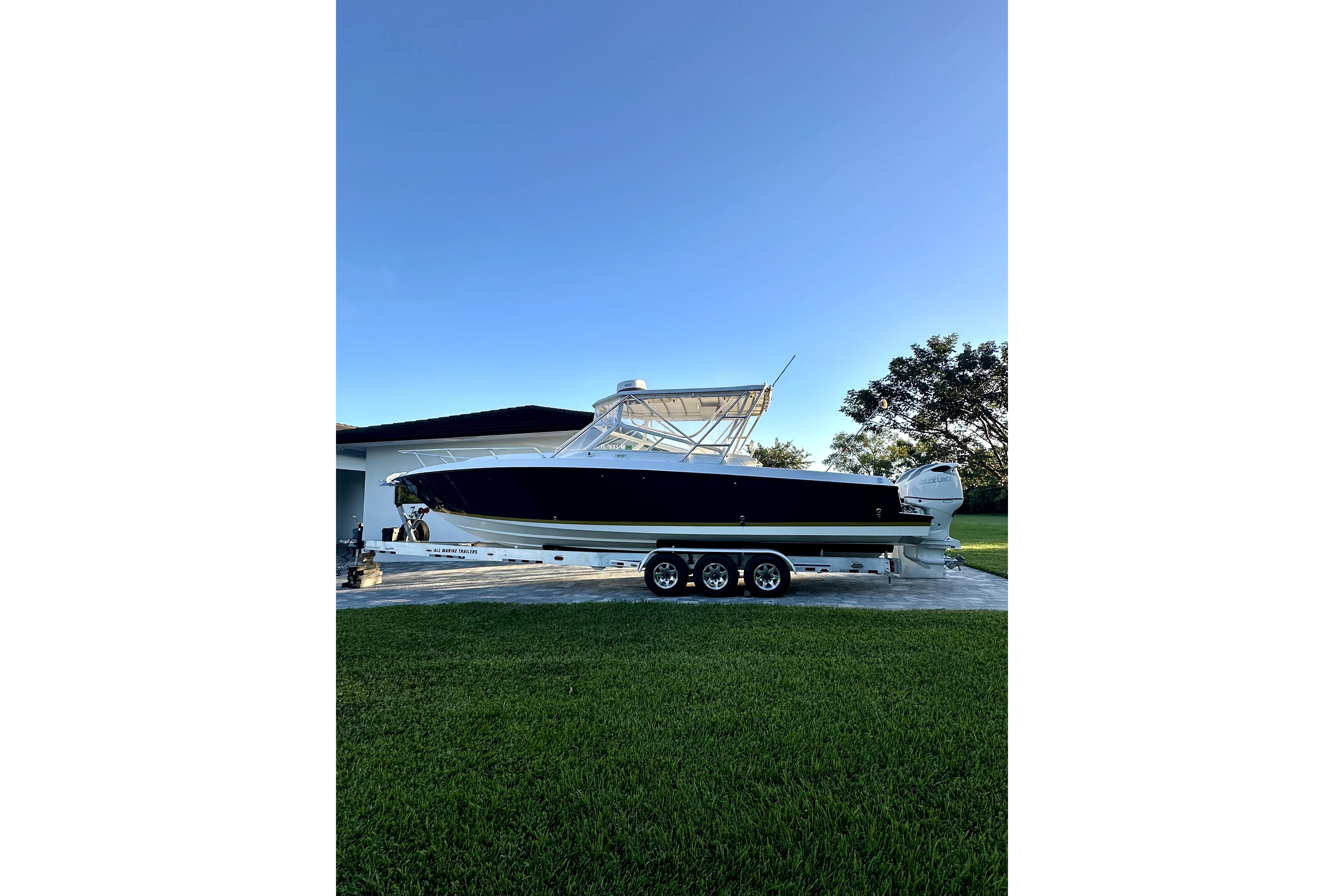 2006 Contender 35 Express Side Console