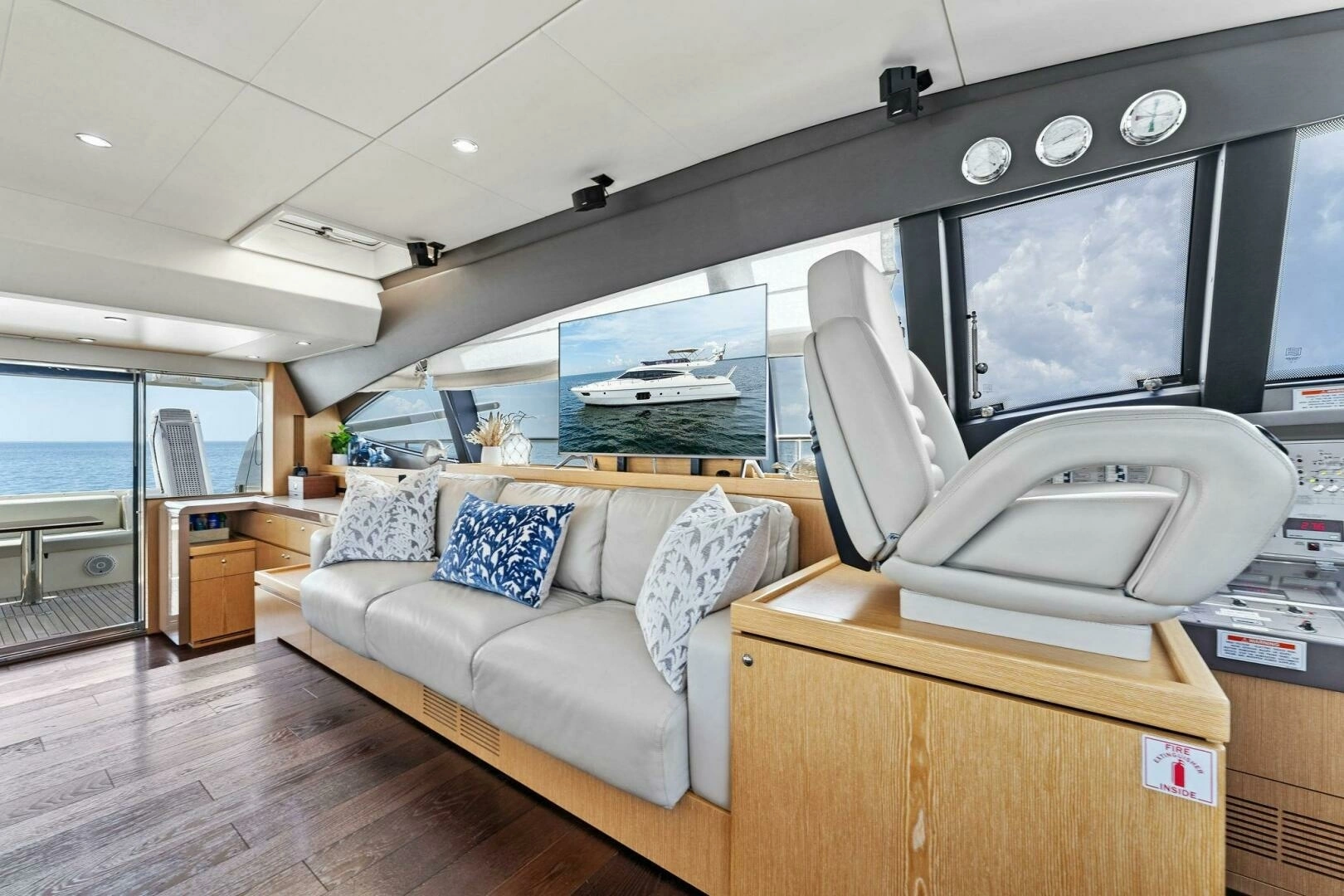2013 Ferretti Yachts 620 - Image 19