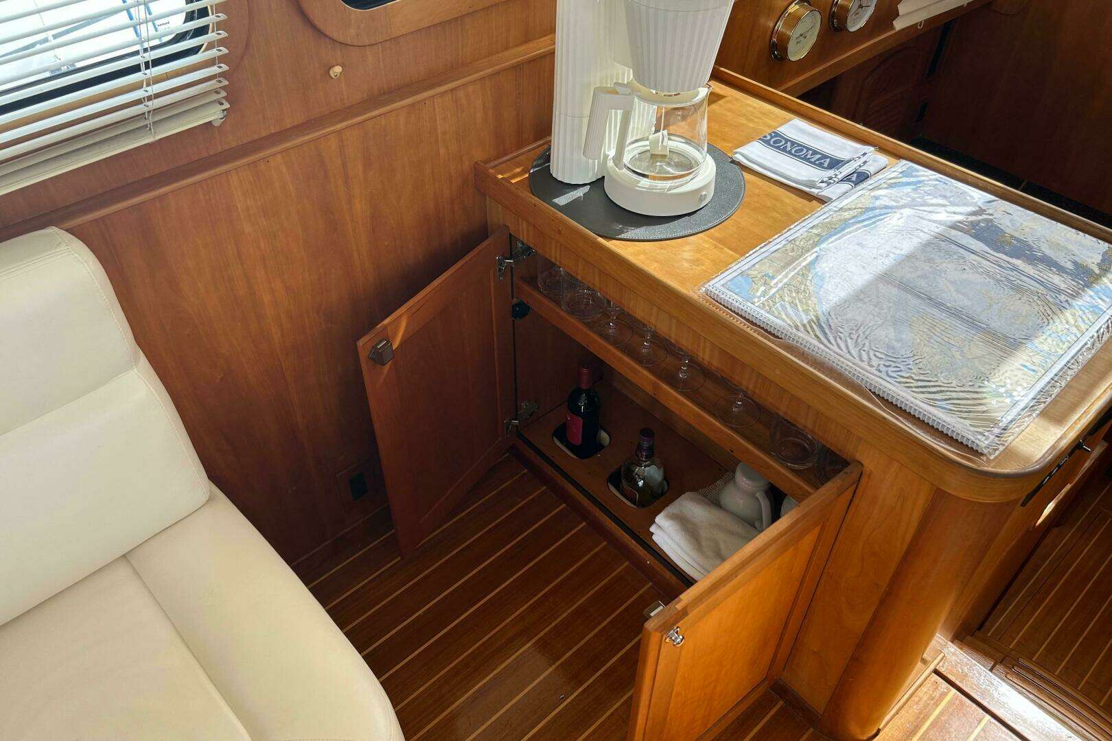 2004 Sabre 36 Flybridge - Image 29