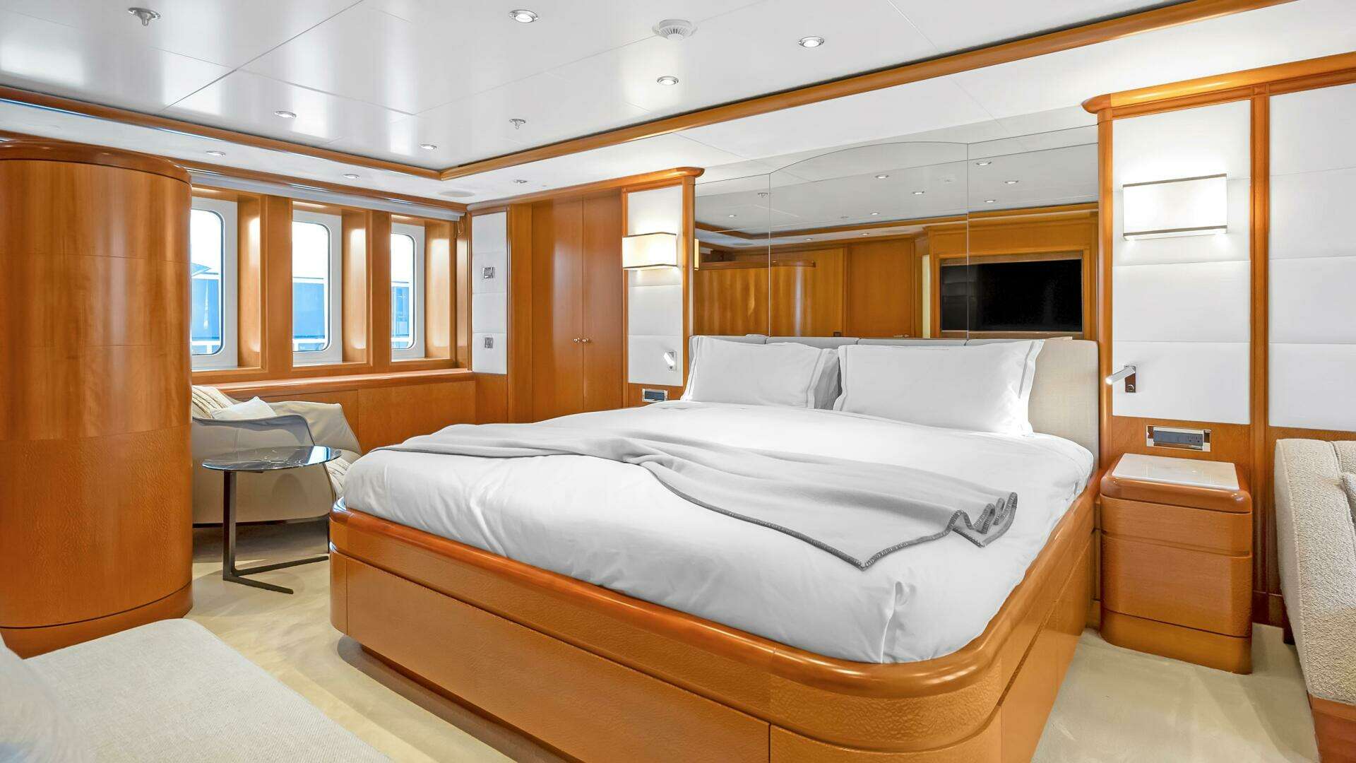 2003 Royal Denship Motor Yacht - Image 4