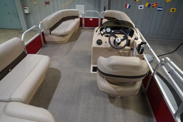 2017 Sun Tracker Party Barge 18 DLX - 19
