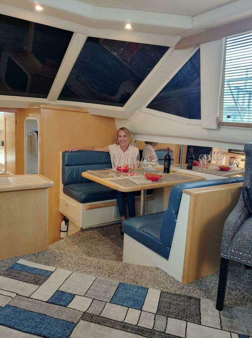 1998 Carver 355 Aft Cabin - Image 10