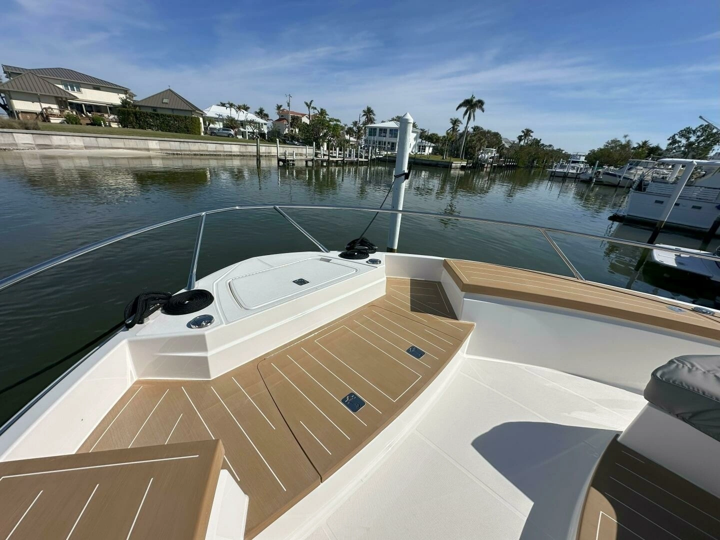 2025 Tiara Yachts EX 60 - Image 15