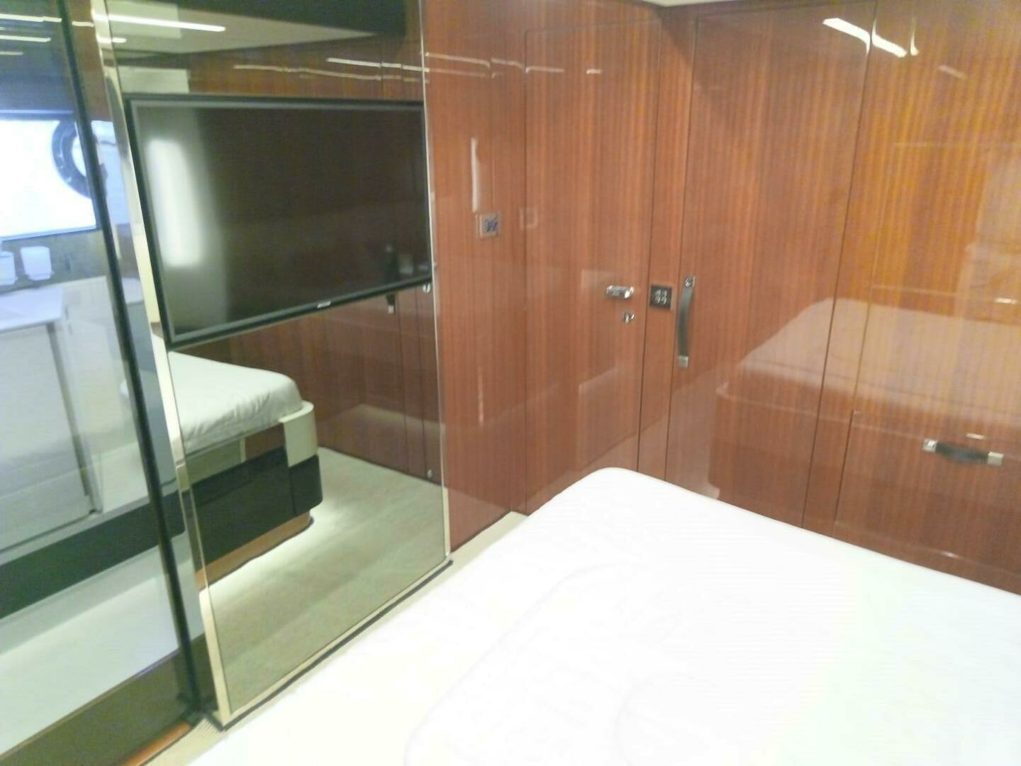 2019 Riva — - Image 28