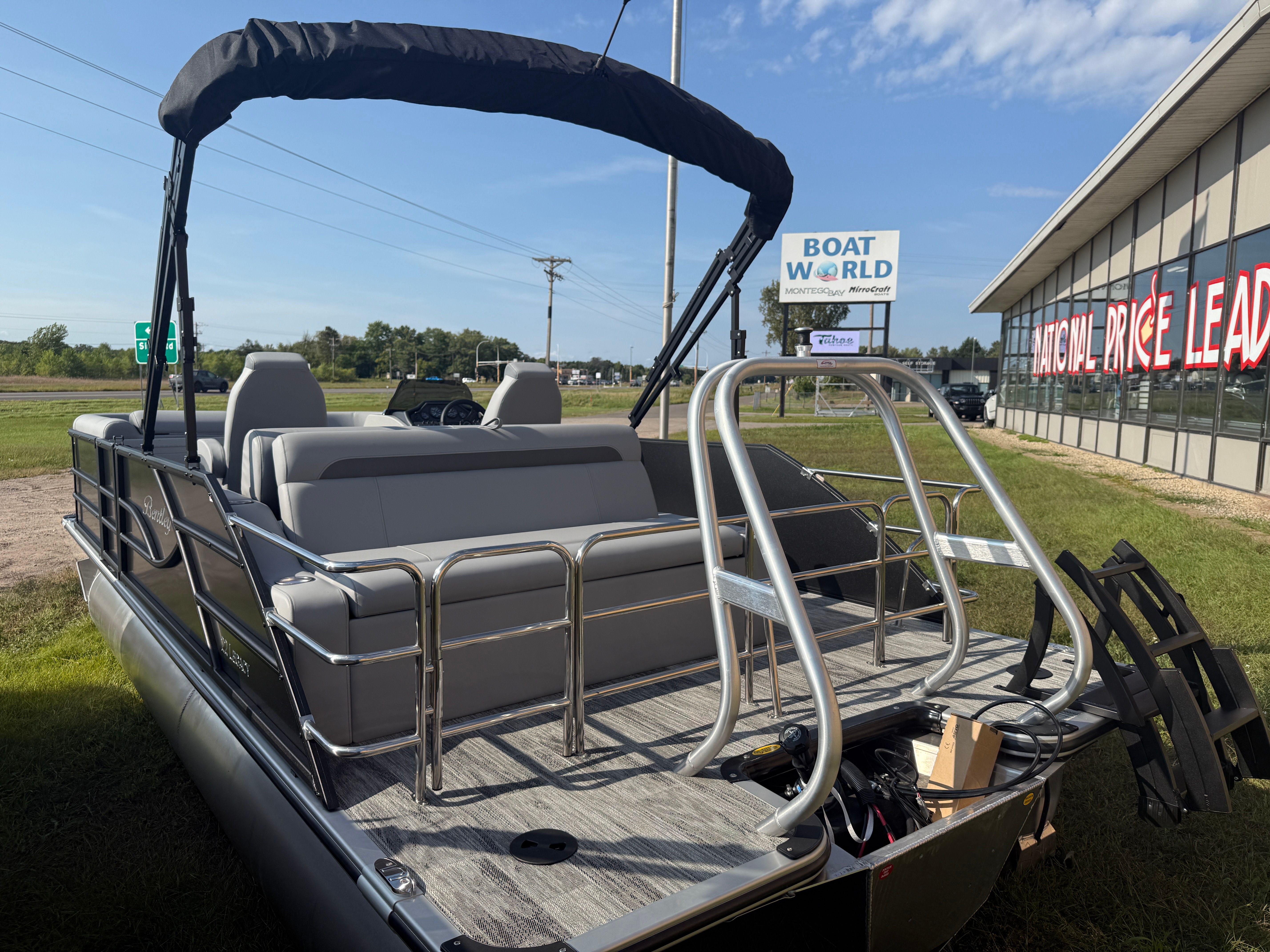 2026 Bentley Pontoons Legacy 223 Swingback Tritoon & Honda 4-Stroke EFI