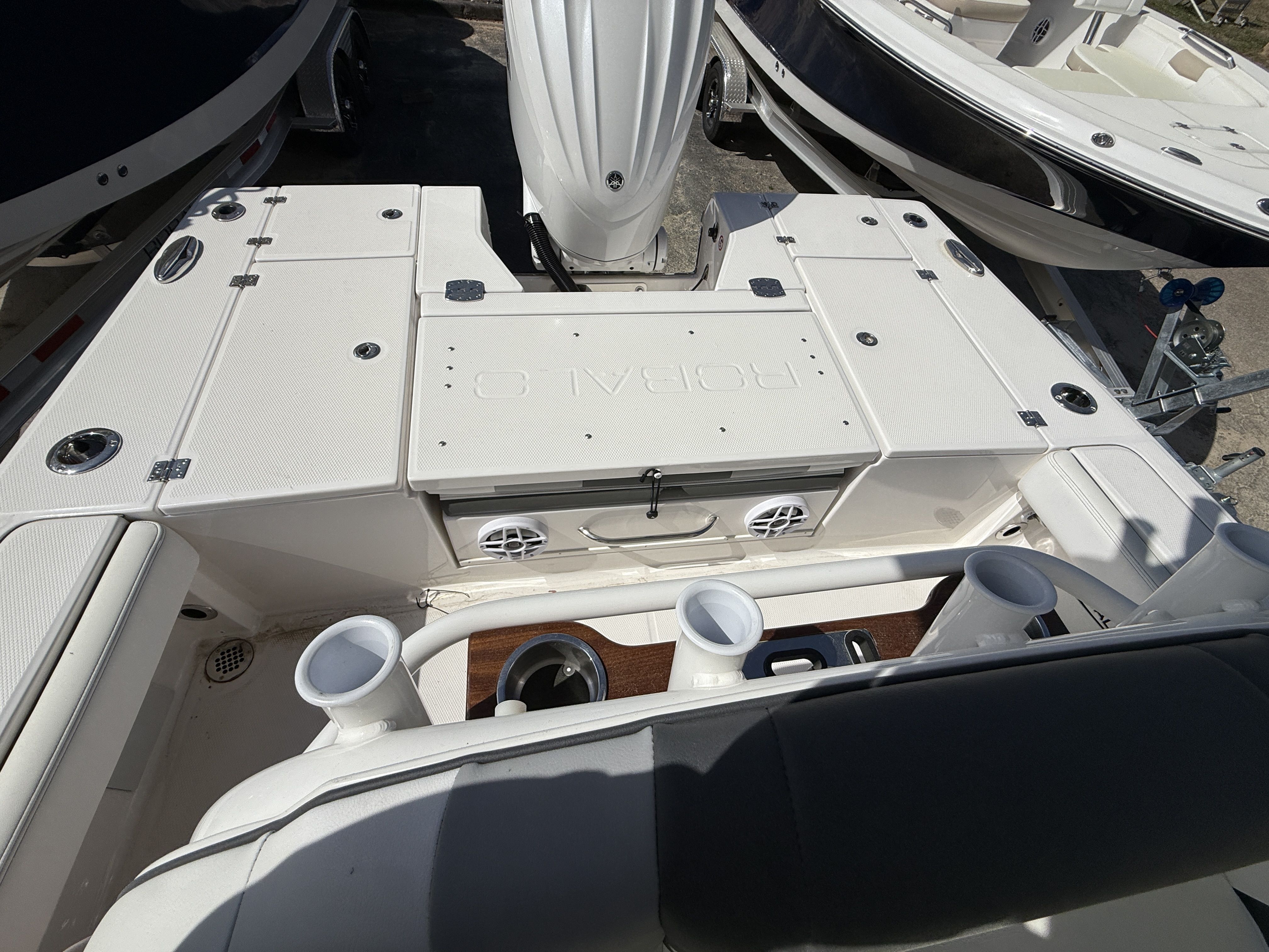 2026 Robalo 246 Cayman - 7