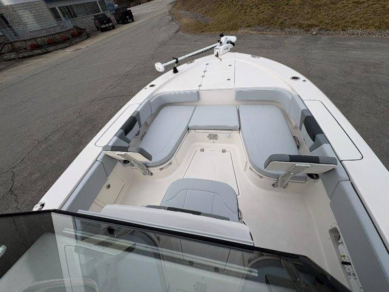 2026 Robalo 266 Cayman - 81