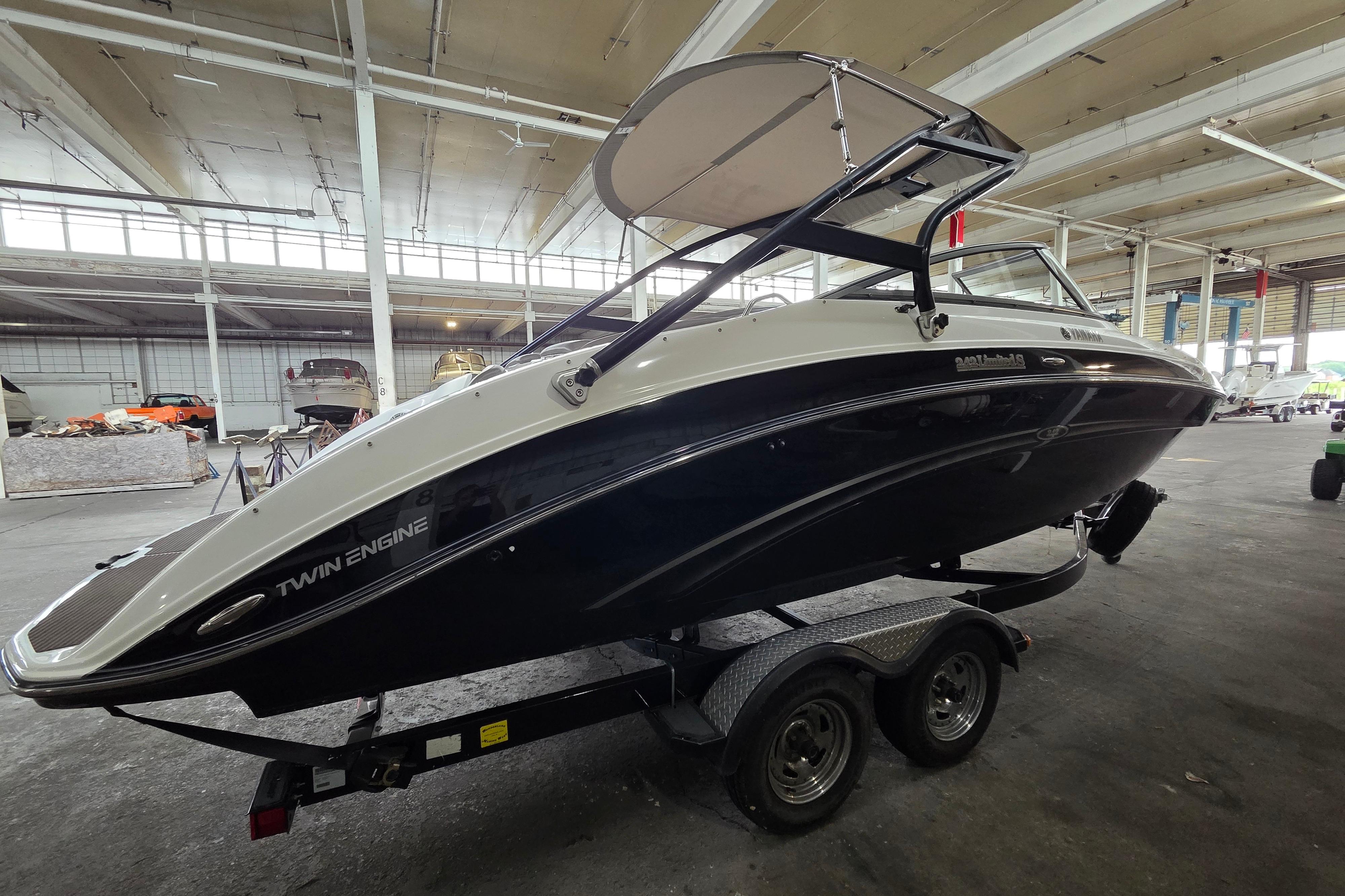 2013 Yamaha Boats 242 Limited S