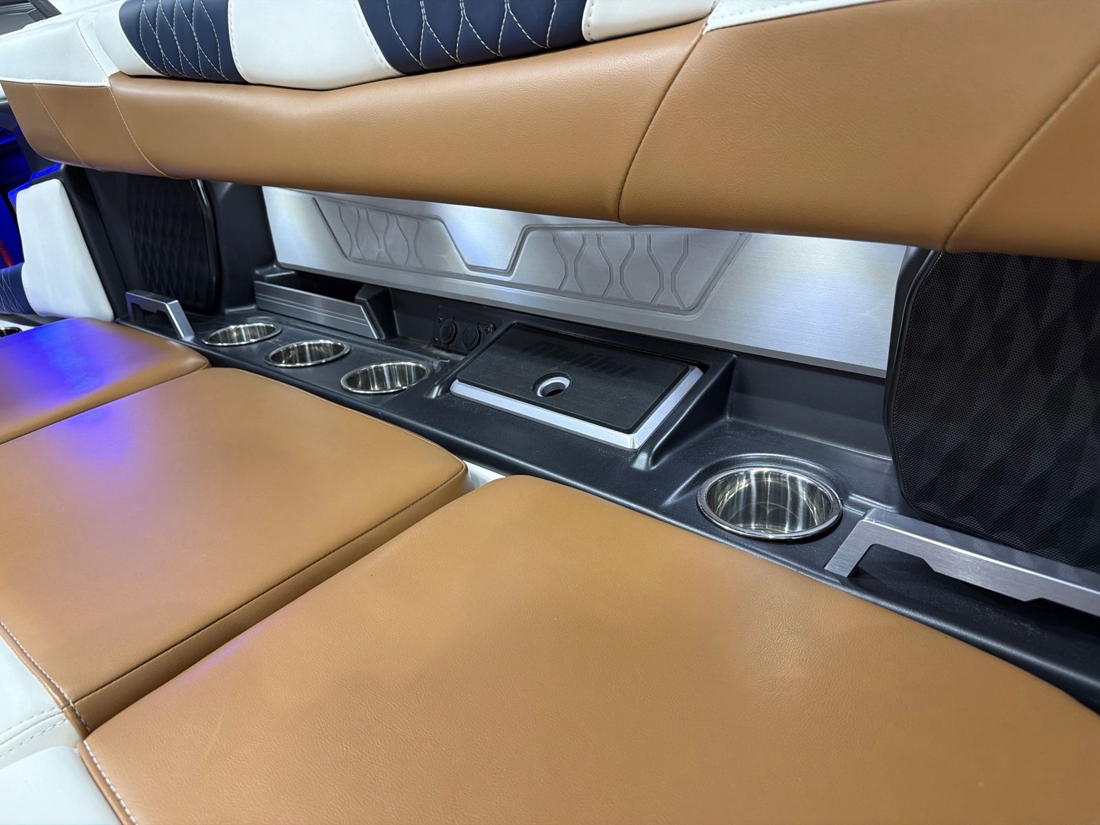 2023 Malibu M220 - 16