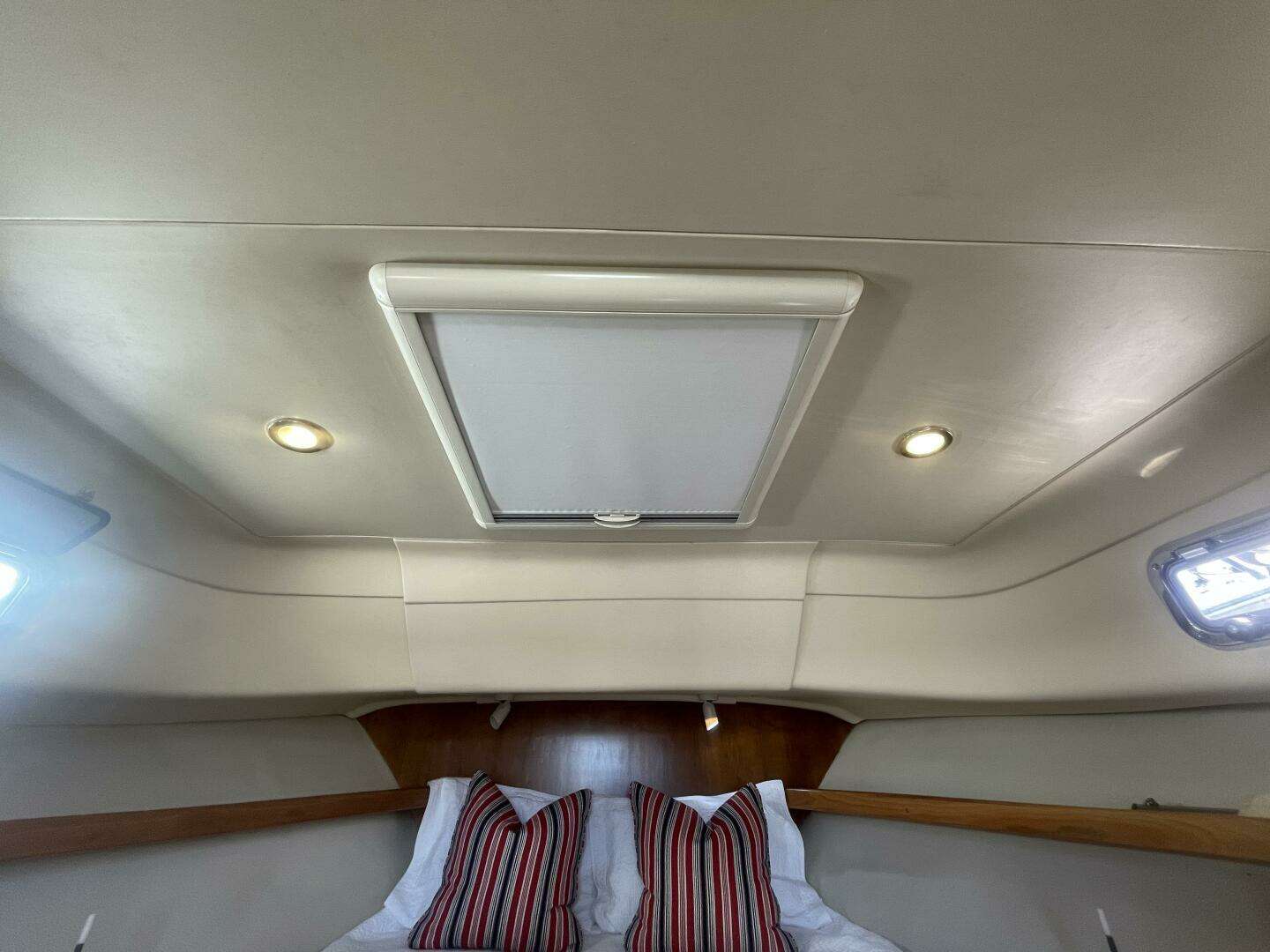 2005 Mainship 30 Pilot II - Image 28