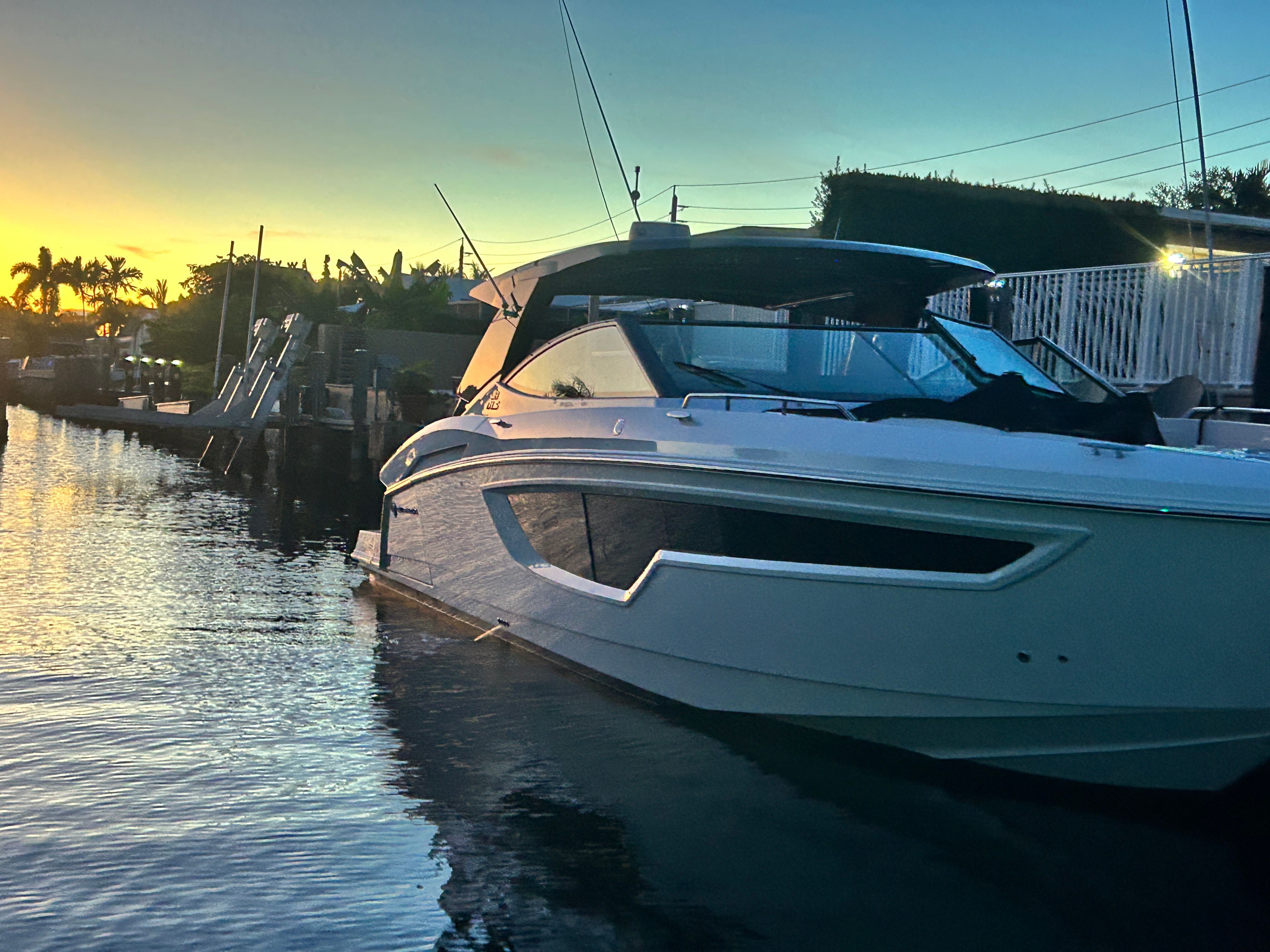 2023 Cruisers Yachts 38 GLS OB - 3