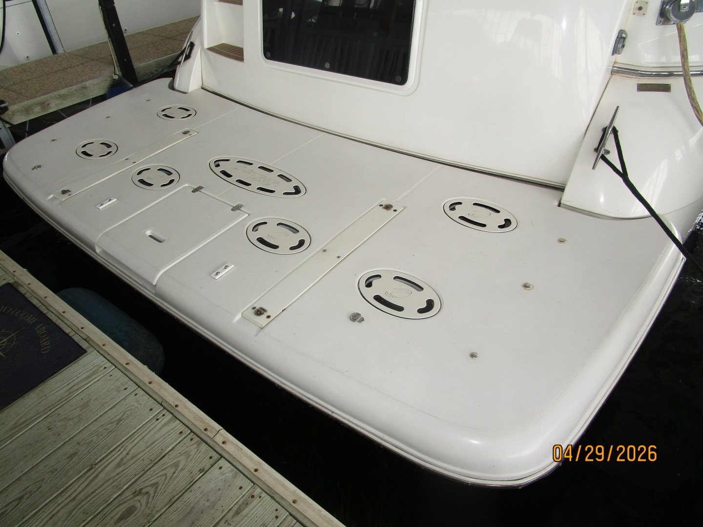 2000 Cruisers Yachts 4450 - Image 17