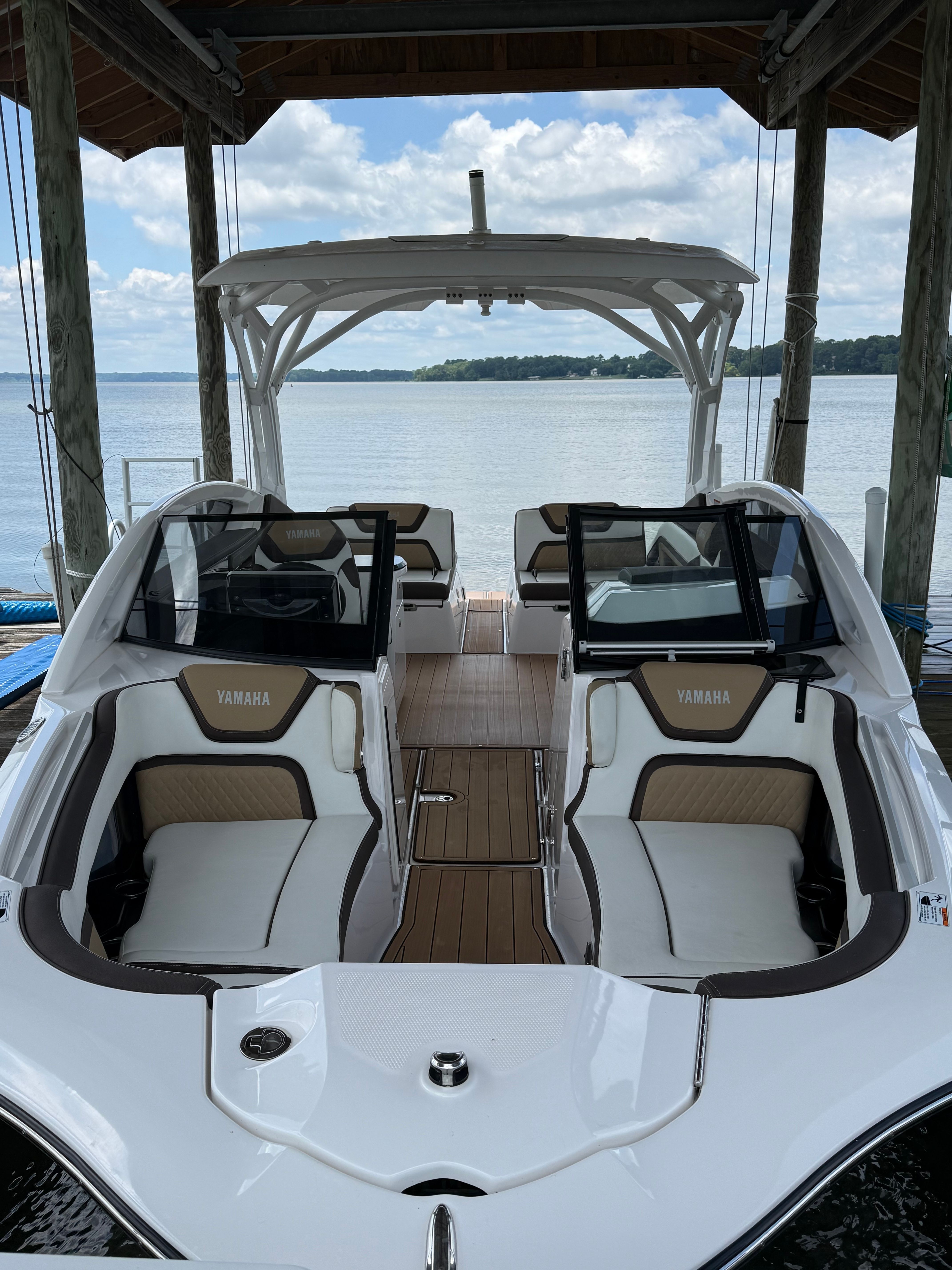 2022 Yamaha Boats 275SD