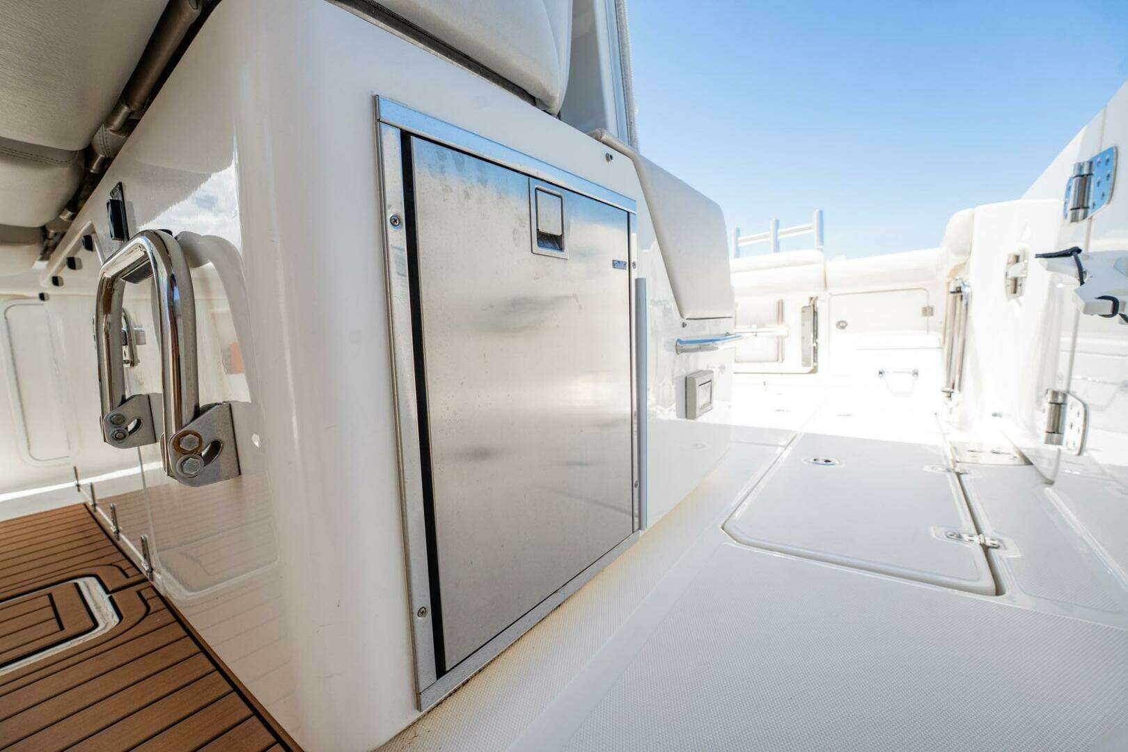 2018 Boston Whaler 380 Outrage - Image 34
