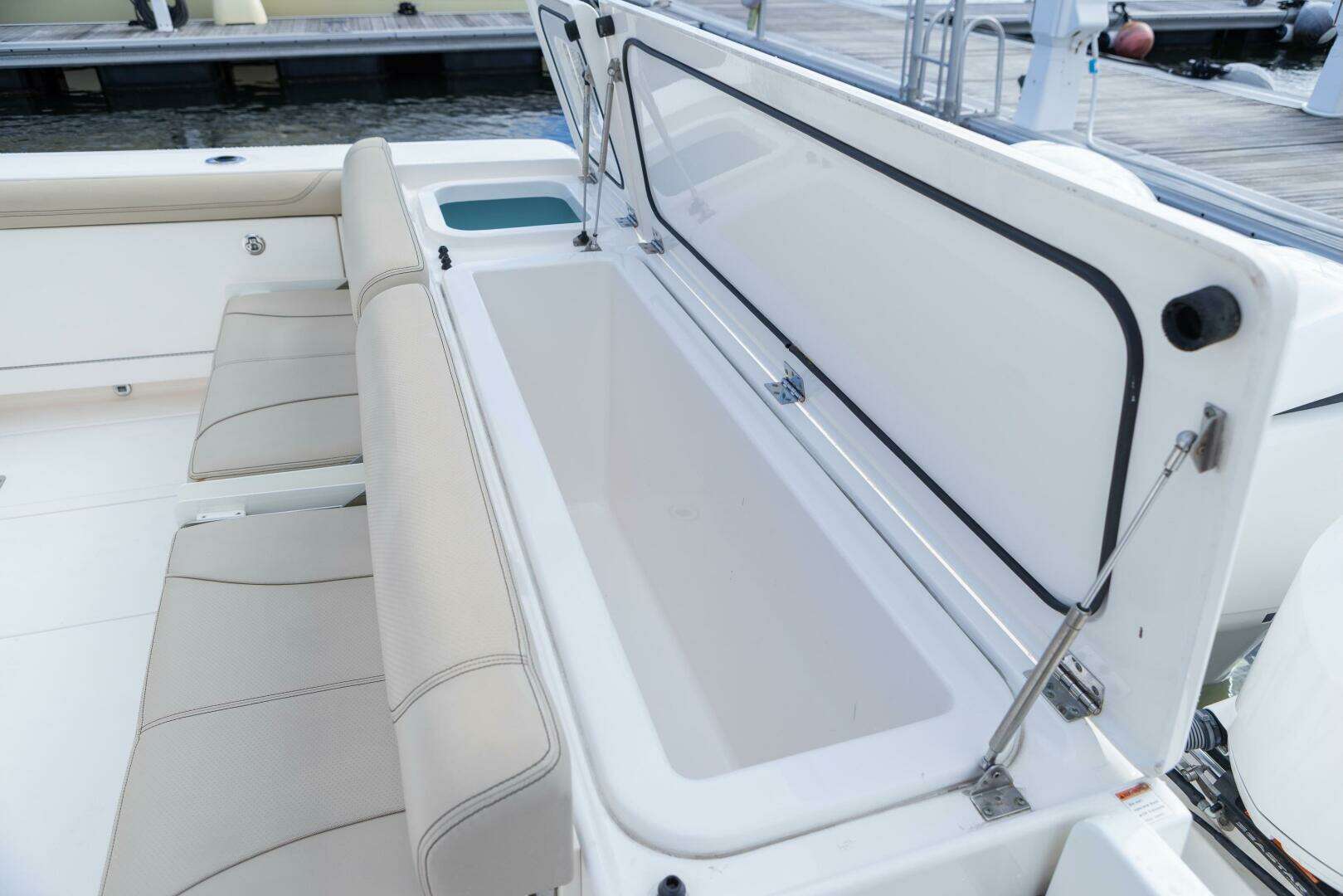 2018 Pursuit OS 385 - Image 22