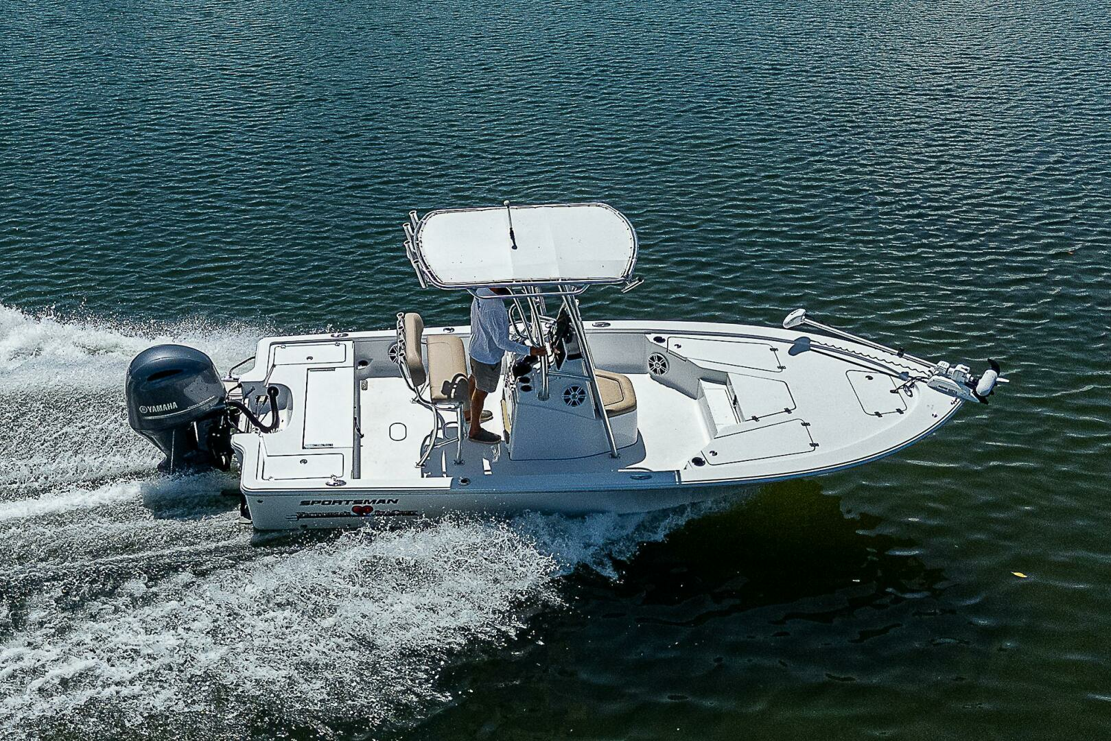 2020 Sportsman Tournament 214 Bay Boat - Image 2
