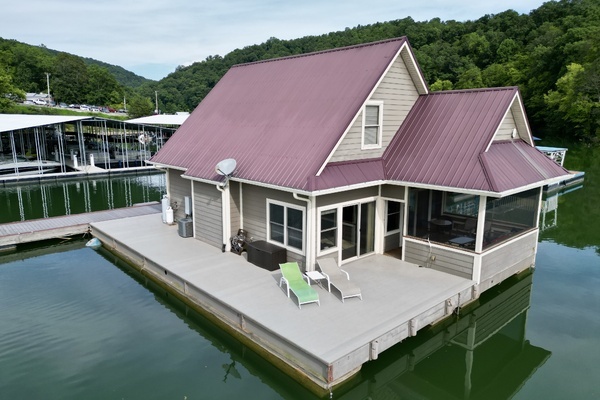 2010 Custom Floating Cabin - Approx 1340sqft