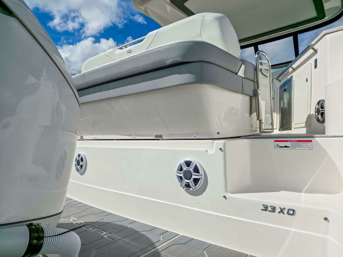 2026 Regal 33 XO - Image 15