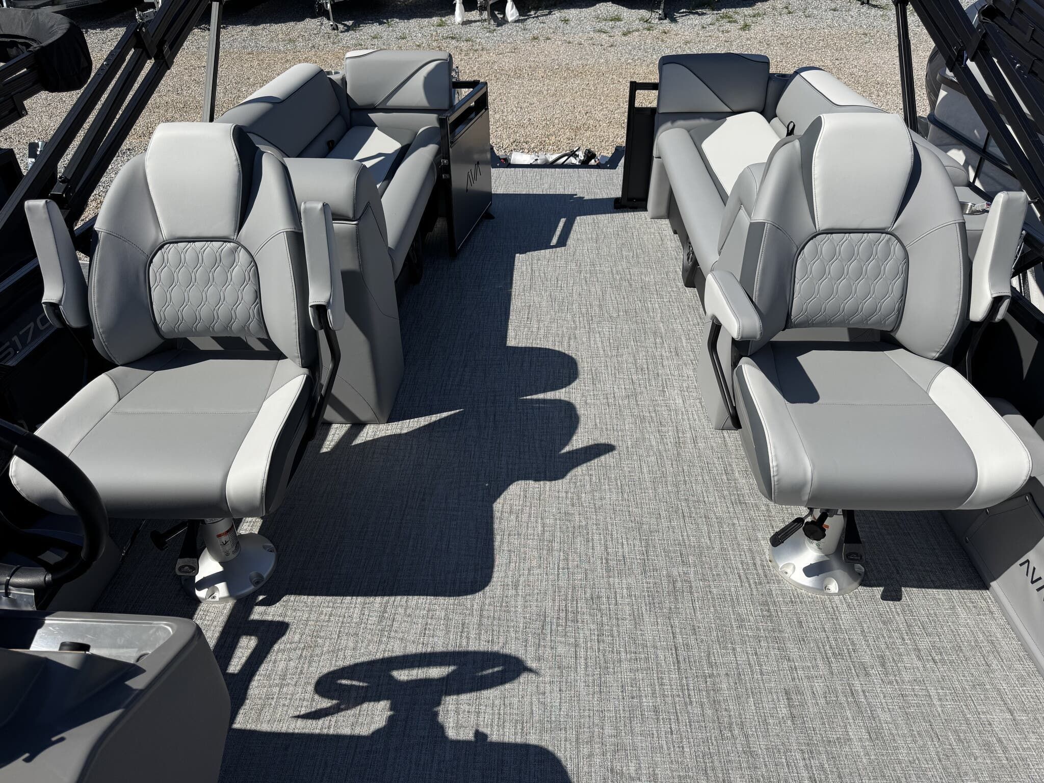 2026 Avalon Venture 85 23 QUAD LOUNGER-140HP - 3