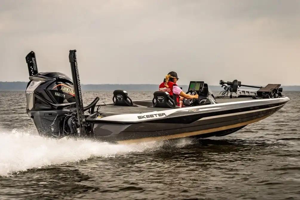 Manufacturer Provided Image: 2026 Skeeter FXR20 FLEX boat speeding on water with Yamaha engine.