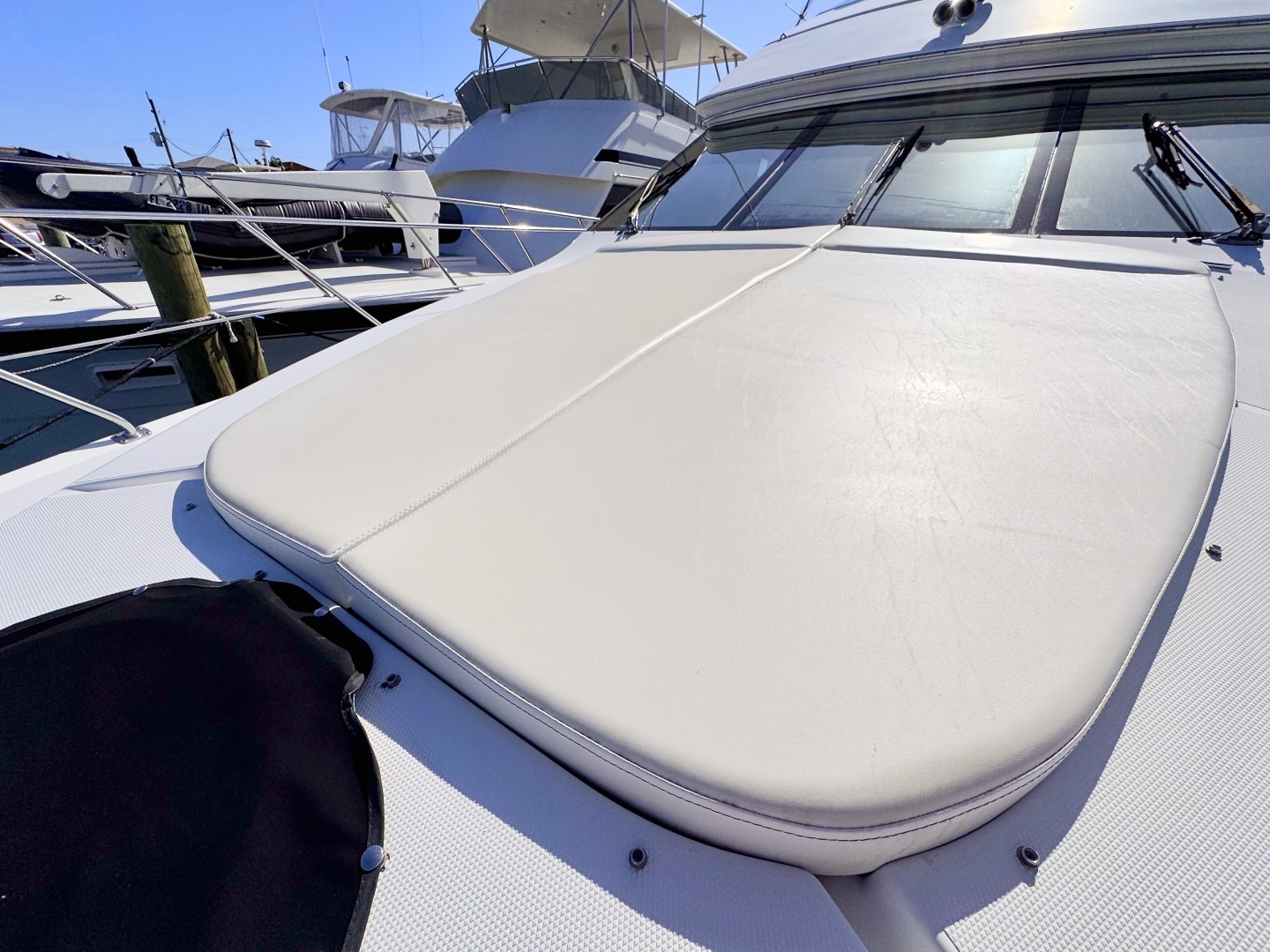1998 Carver Voyager 530 - Image 20