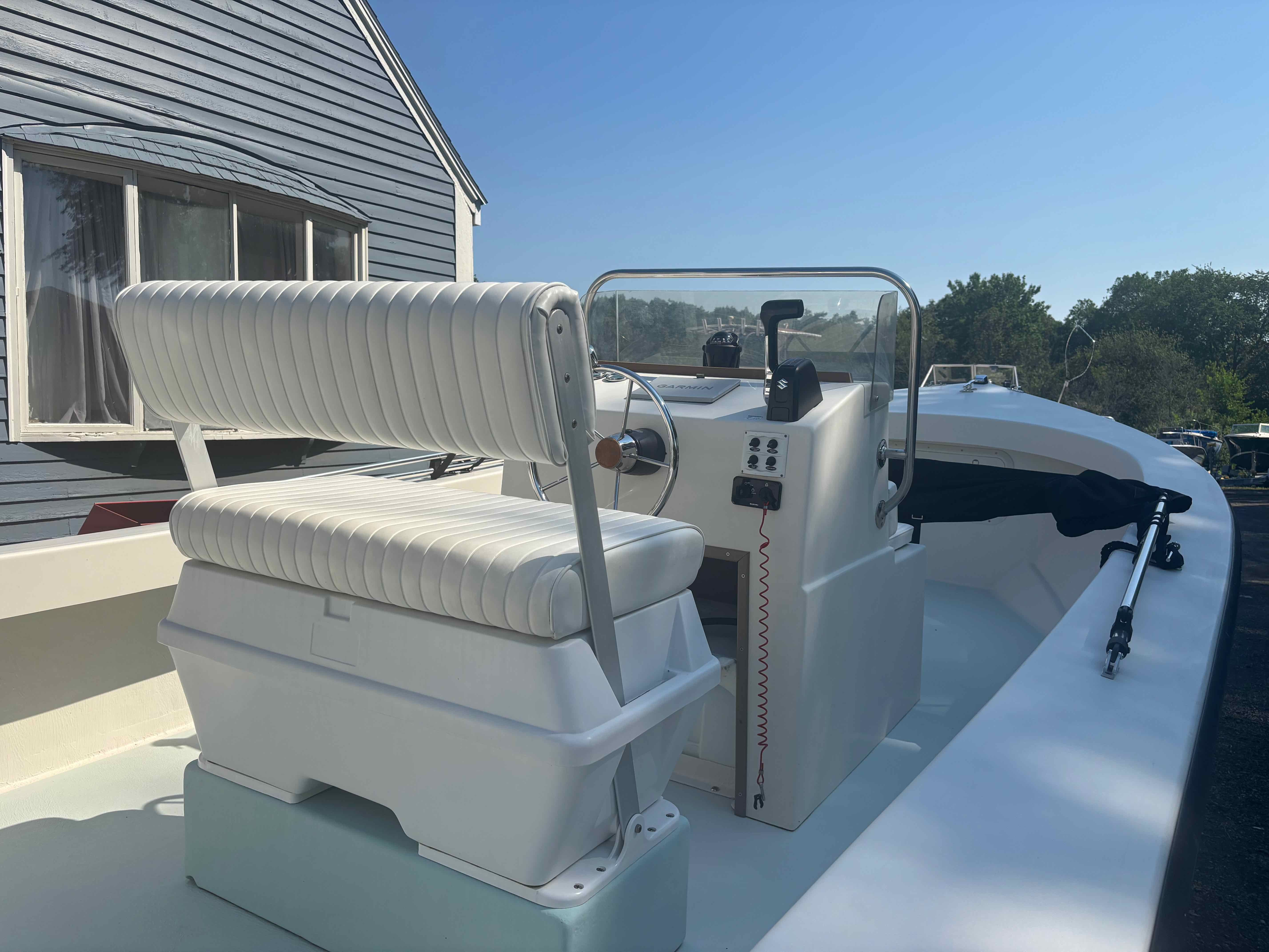 The image shows a 2016 Surfside 21 Center Console boat with white upholstery.
