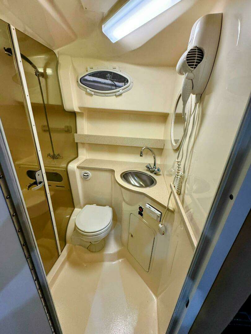 2002 Rinker 342 Fiesta Vee - Image 30